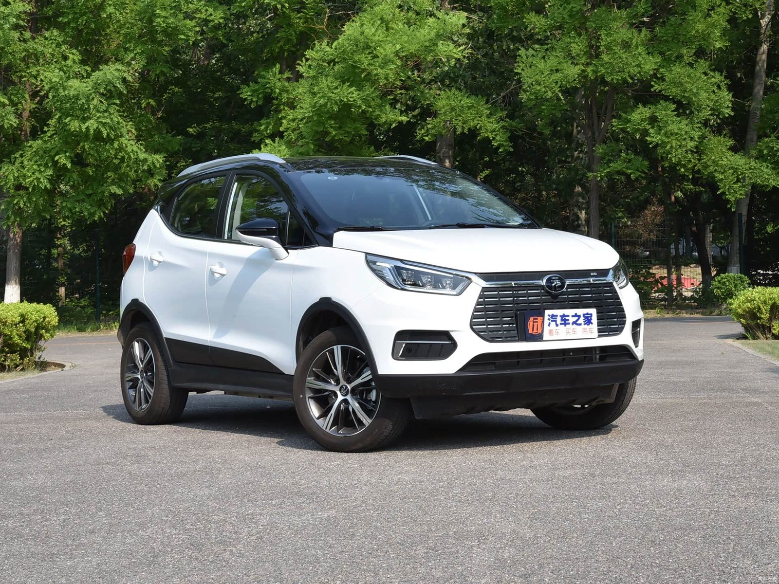BYD Yuan First Generation Legacy Reference 2016 - exterior, front 3q opposite, China archive exact-specification reference market