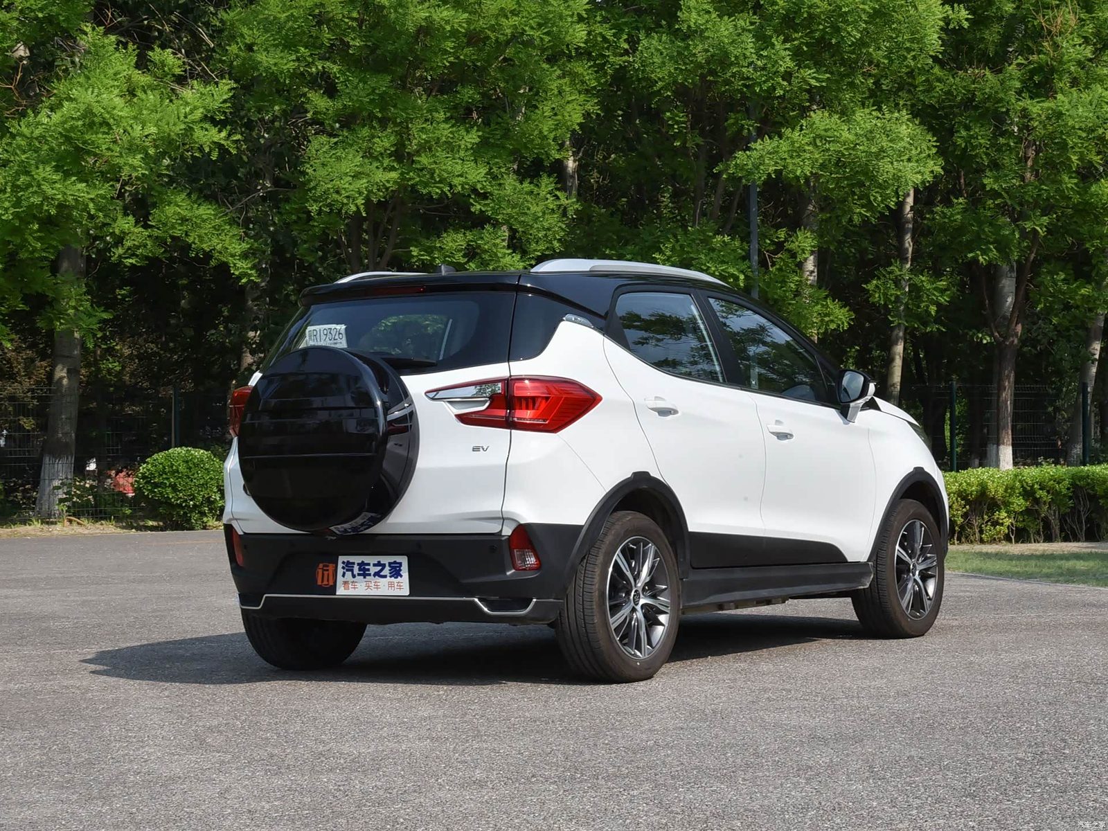BYD Yuan First Generation Legacy Reference 2016 - exterior, rear 3q opposite, China archive exact-specification reference market