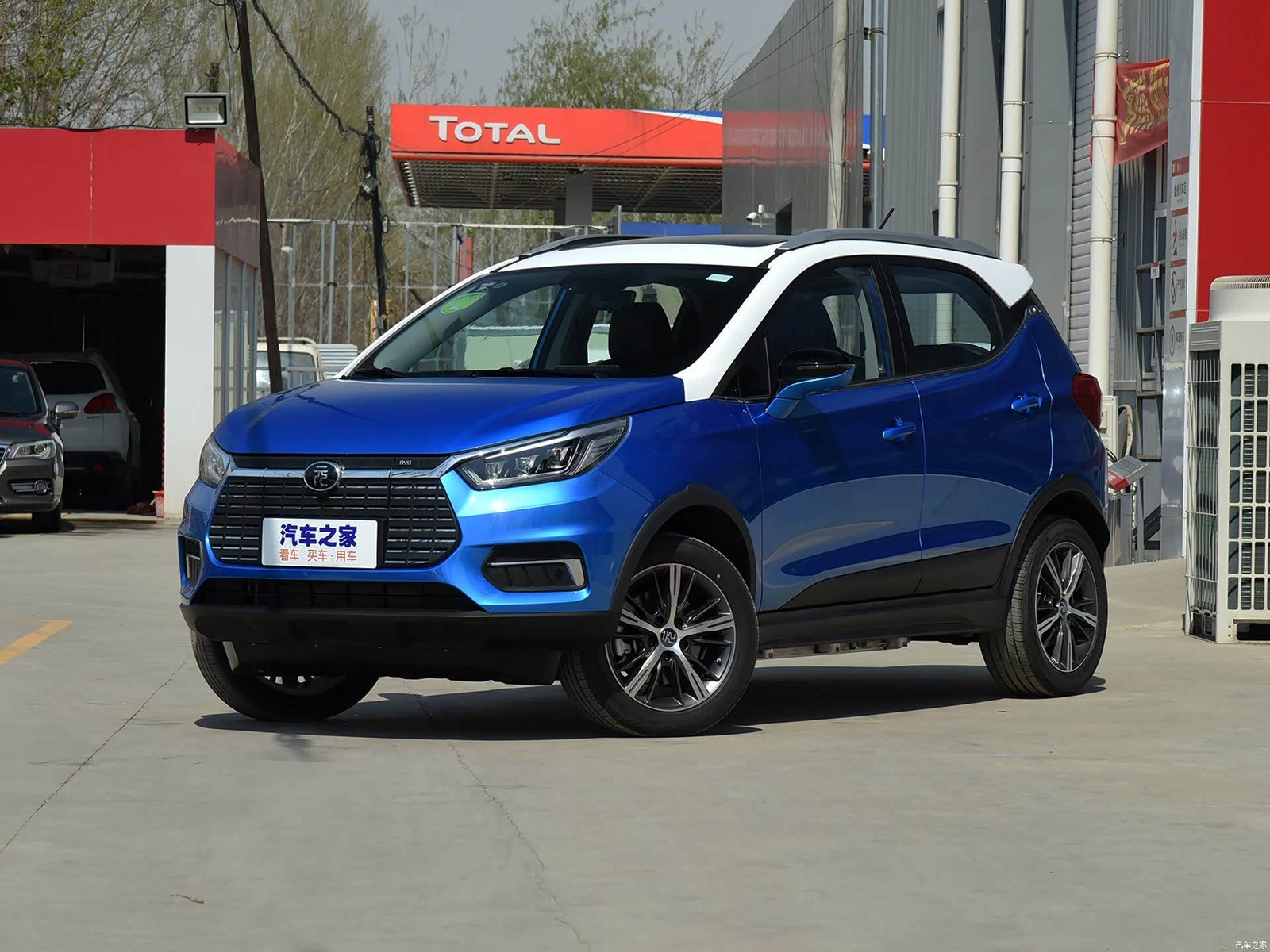BYD Yuan First Generation Legacy Reference 2016 - exterior, alternate color front 3q, China archive exact-specification reference market