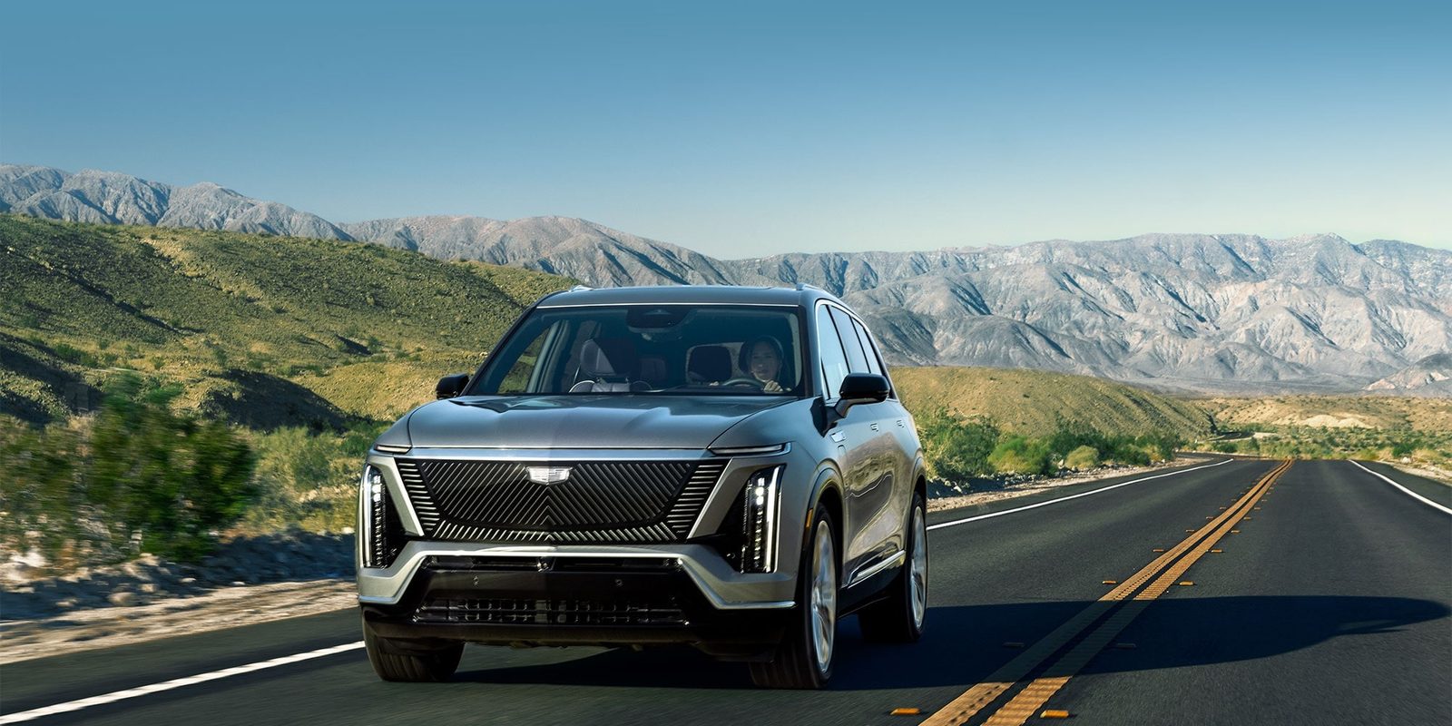 Cadillac VISTIQ 2025 - exterior, front 3q lifestyle, global market