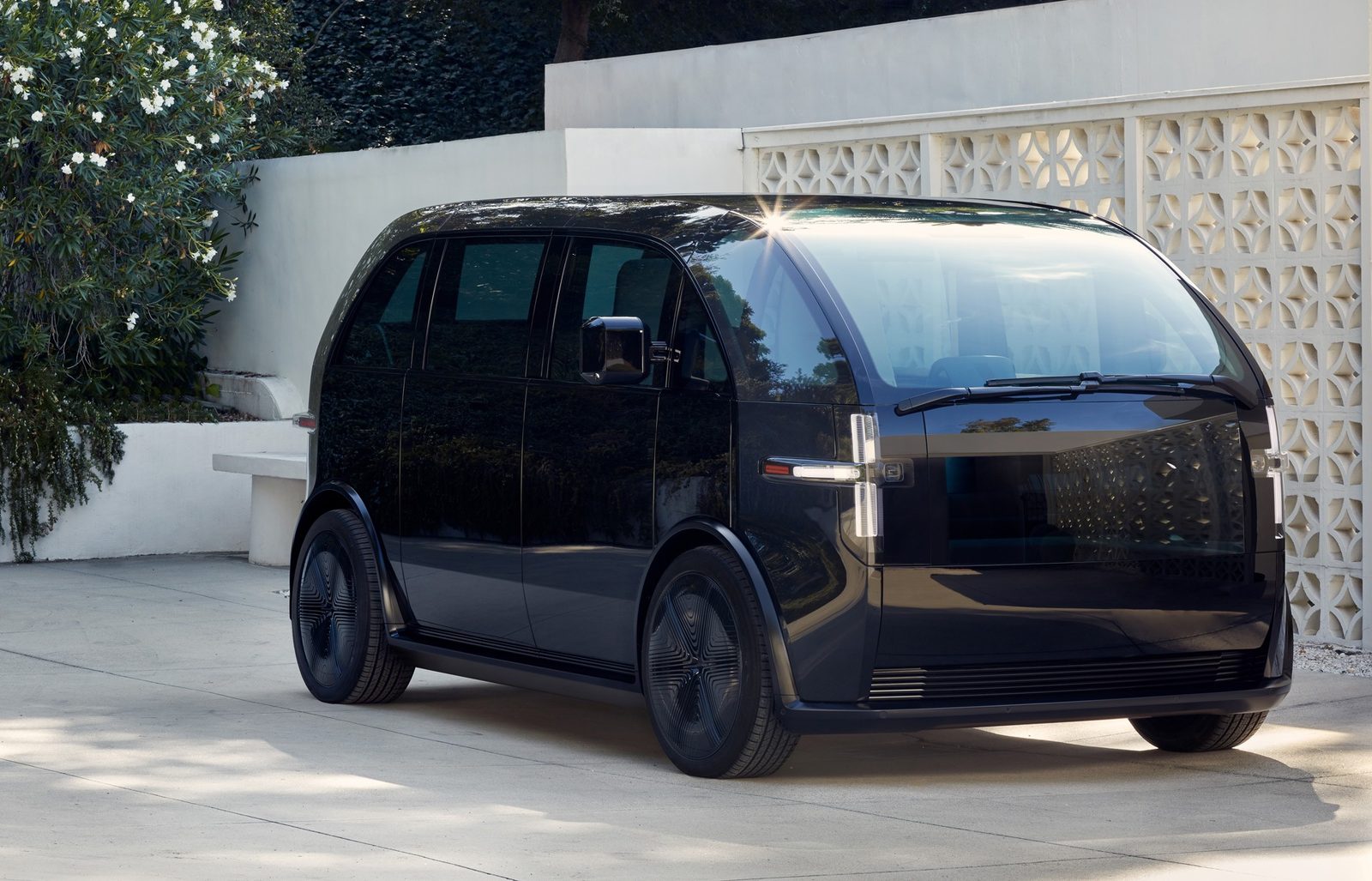 Canoo Lifestyle Vehicle 2022 - main model photo, exterior, front three-quarter view, us_archive_reference market