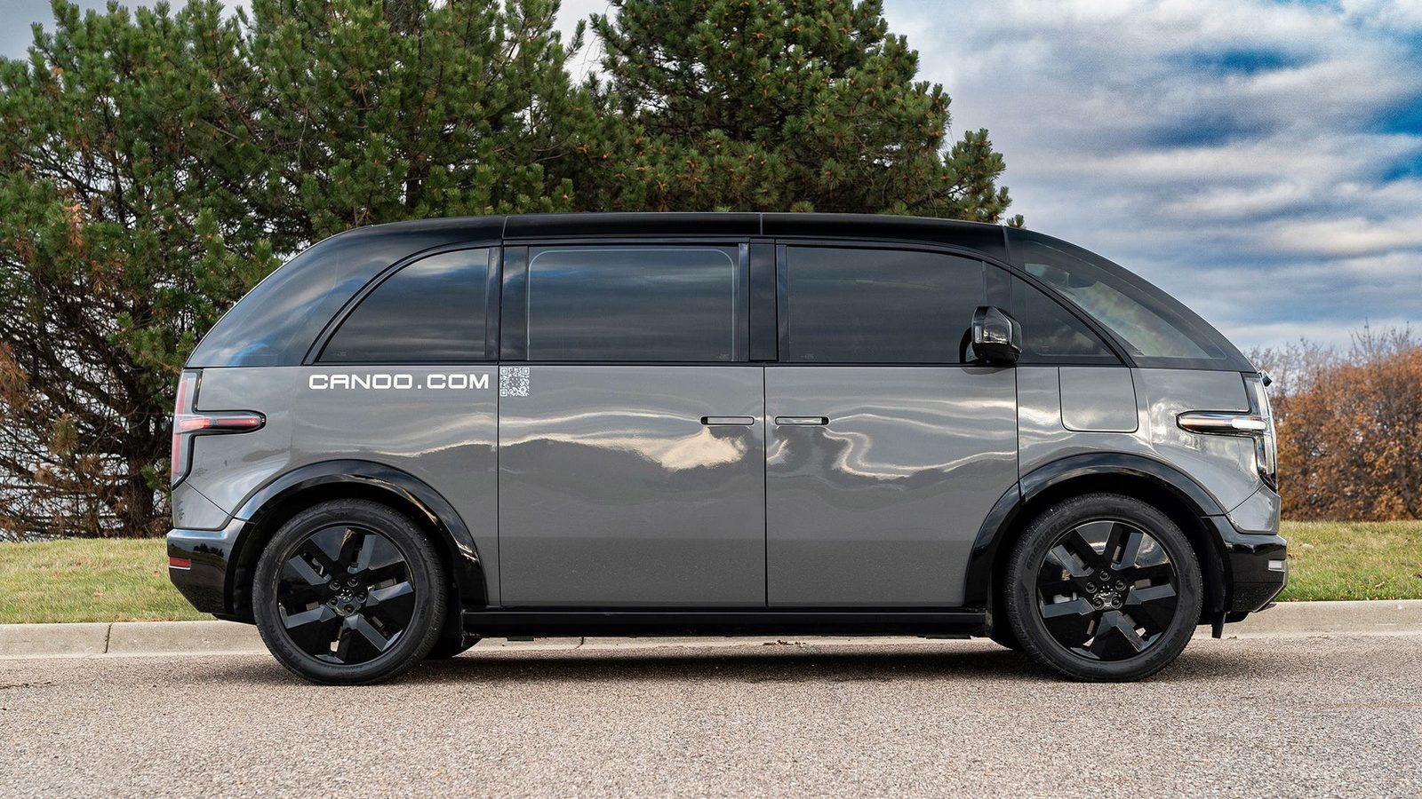 Canoo Lifestyle Vehicle 2022 - exterior, side profile, us_archive_reference market