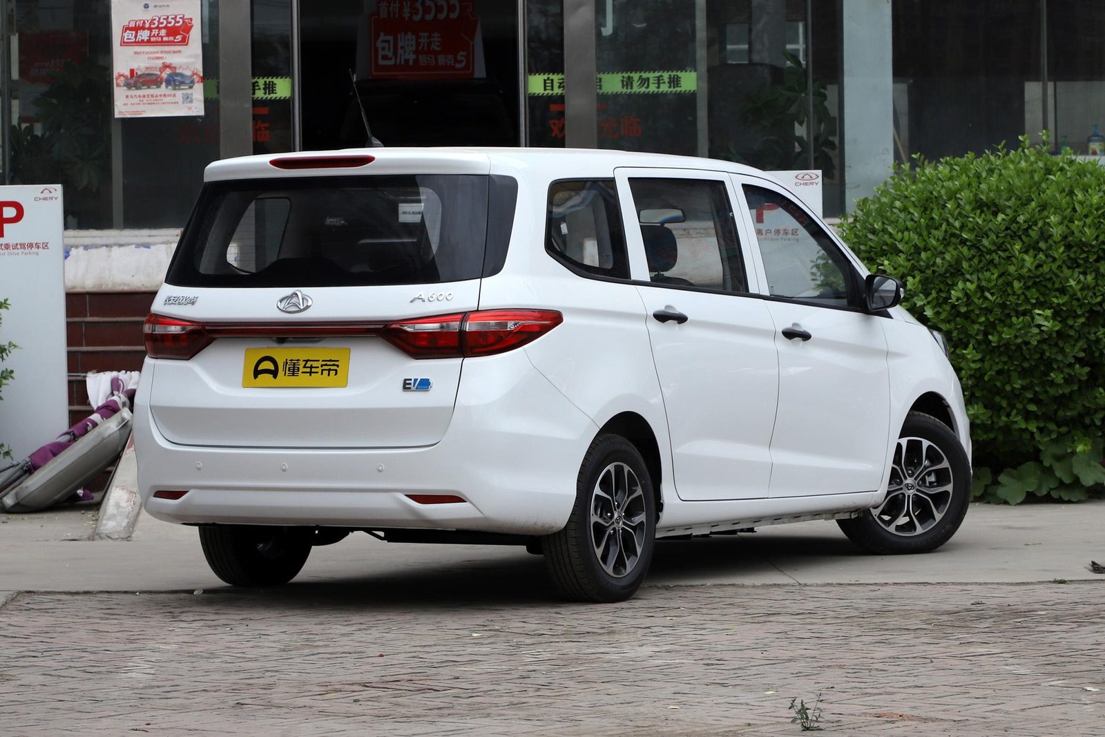 Changan Auchan A600 EV / Changxing EV 2019 - exterior, rear three-quarter view