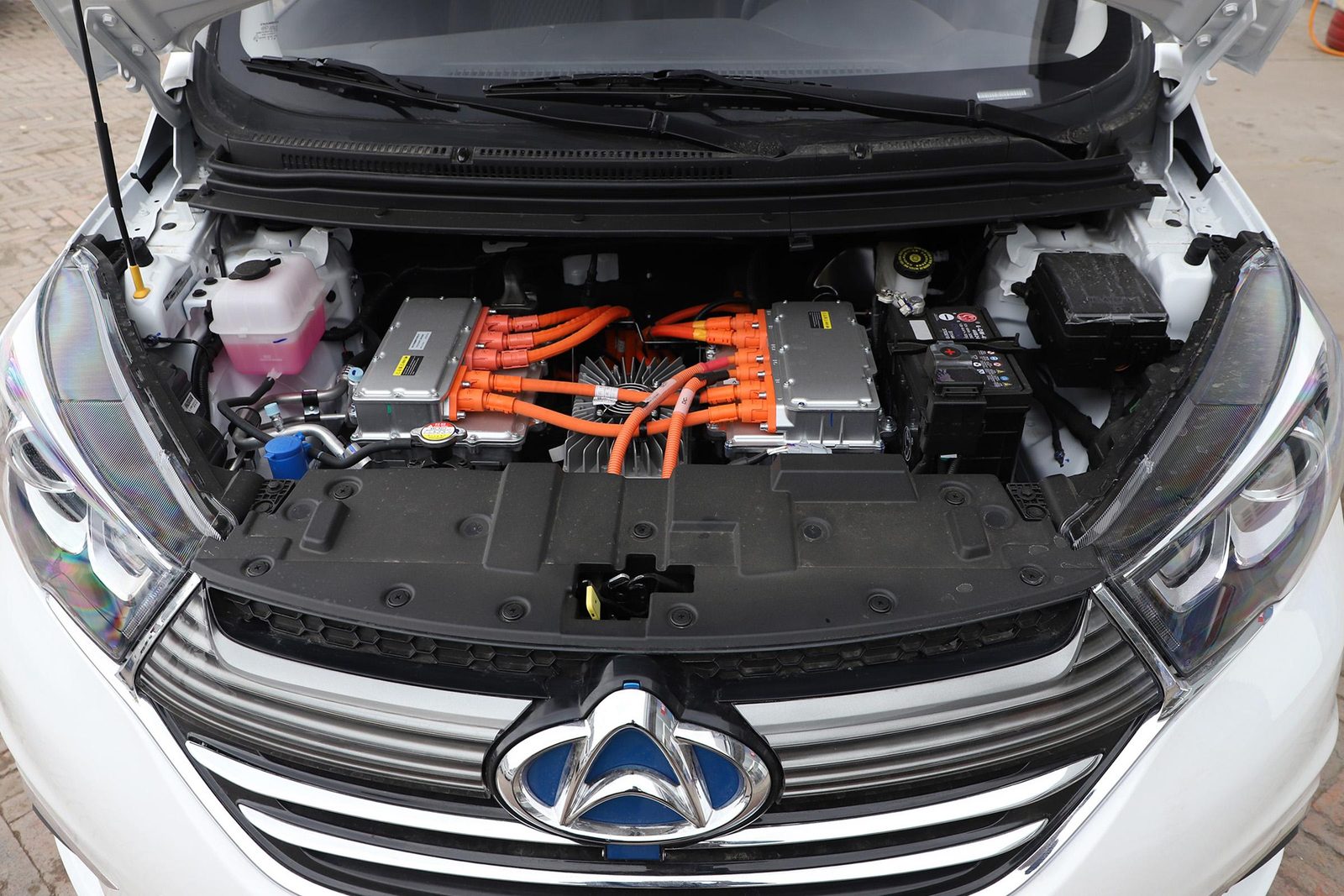 Changan Auchan A600 EV / Changxing EV 2019 - exterior, powertrain detail