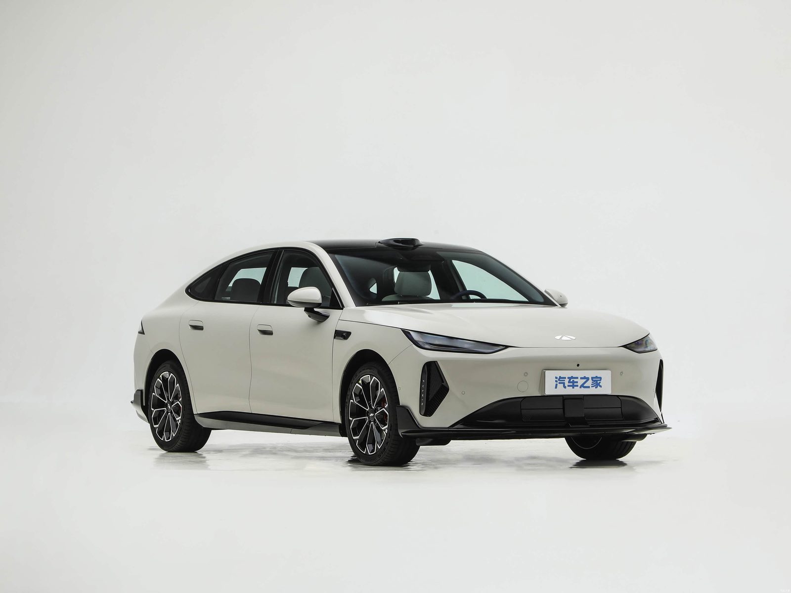 Chery Group Fulwin A9 BEV 2026 - exterior, front three-quarter view, china market