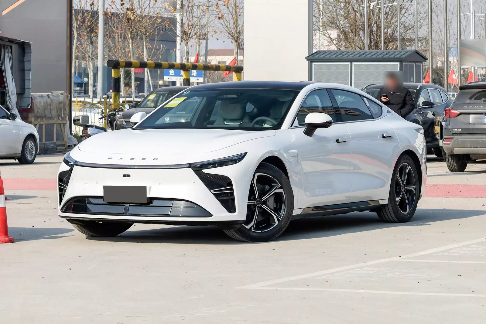 Chery Group Exeed Exlantix ES / Sterra ES EREV 2023 - main model photo, exterior, front three-quarter view, China model-line reference market
