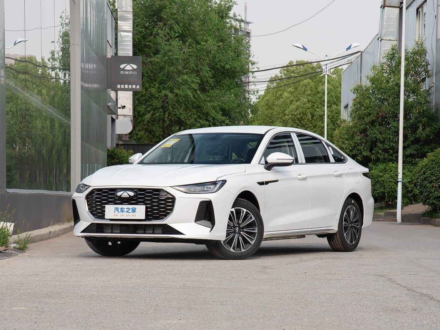 Chery Group Fulwin A8L C-DM 2024 - main model photo, exterior, front three-quarter view, China retail market
