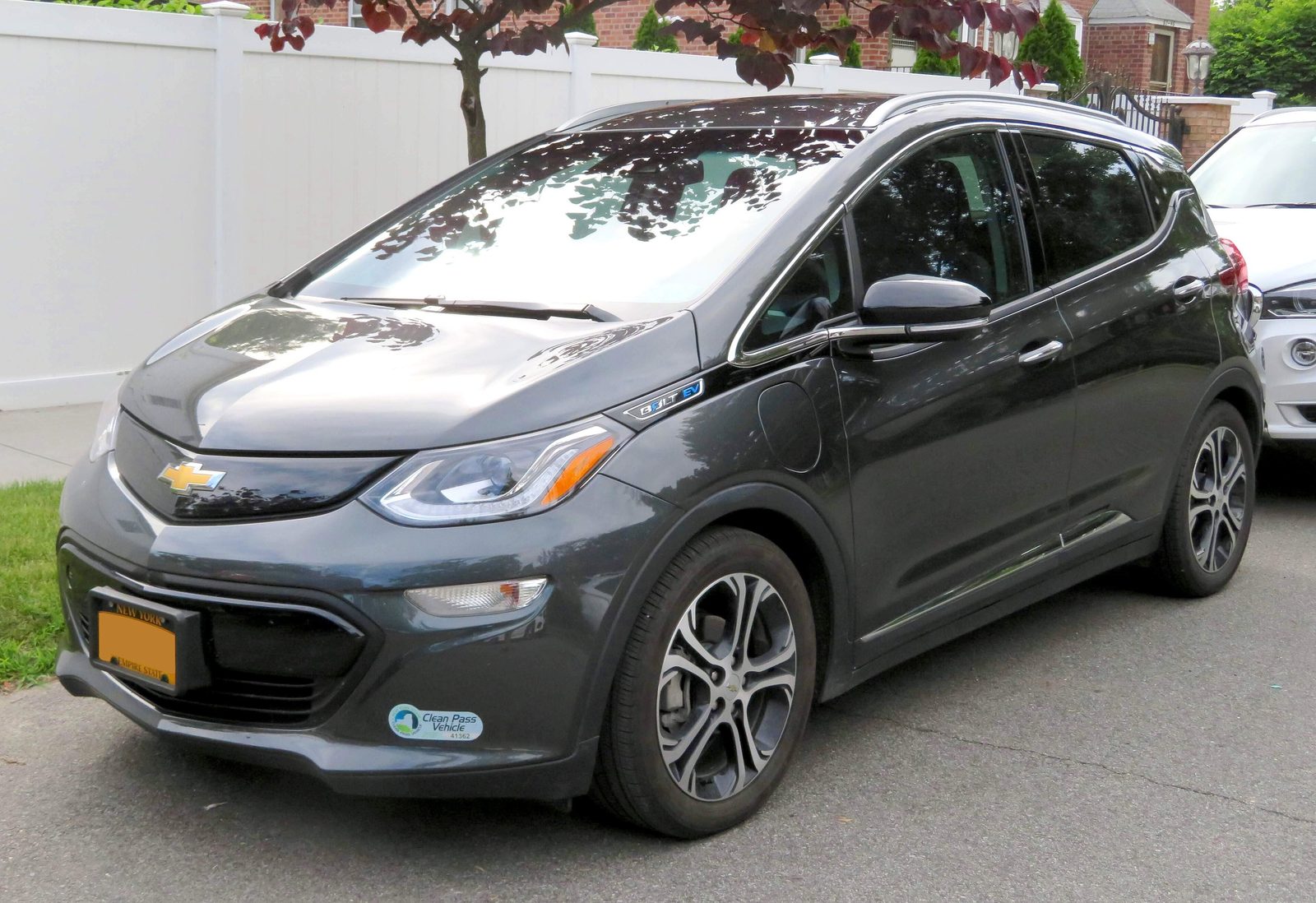 Chevrolet Bolt EV / EUV 2017 - main model photo, exterior, bolt ev front 3q, US / EV Query historical reference market