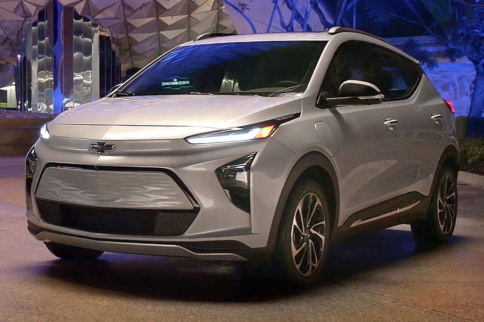 Chevrolet Bolt EV / EUV 2017 - exterior, bolt euv front 3q, US / EV Query historical reference market