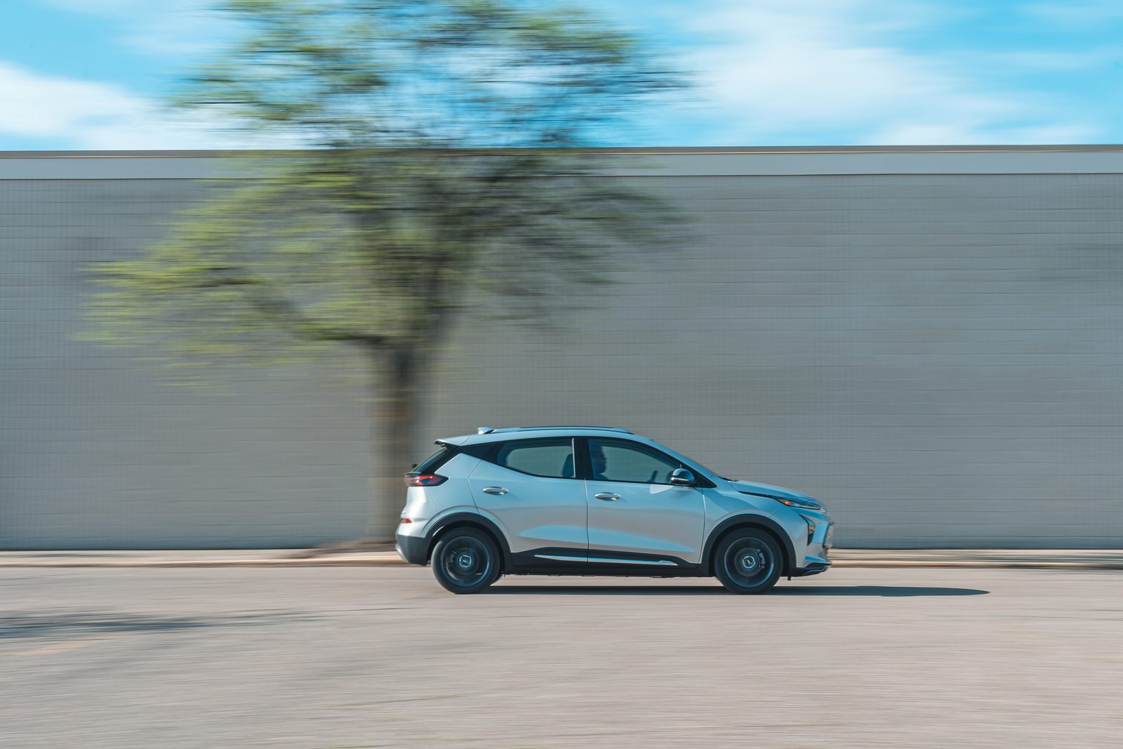 Chevrolet Bolt EV / EUV 2017 - exterior, bolt euv side motion, US / EV Query historical reference market
