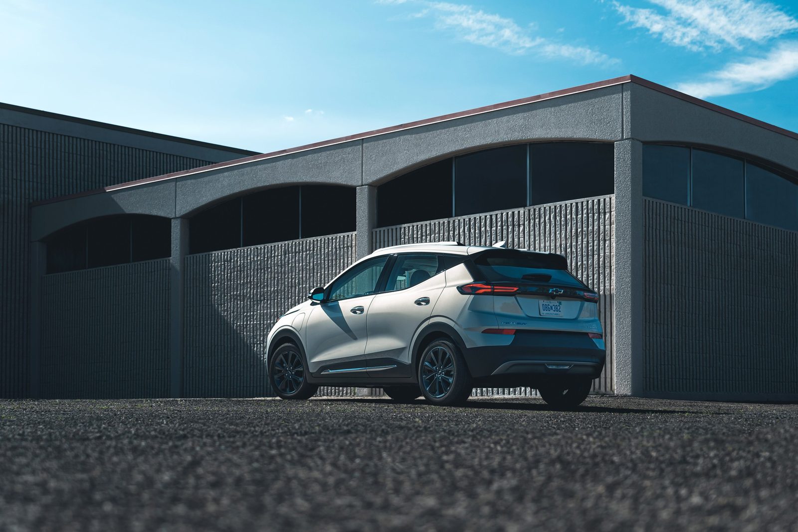 Chevrolet Bolt EV / EUV 2017 - exterior, bolt euv rear 3q static, US / EV Query historical reference market