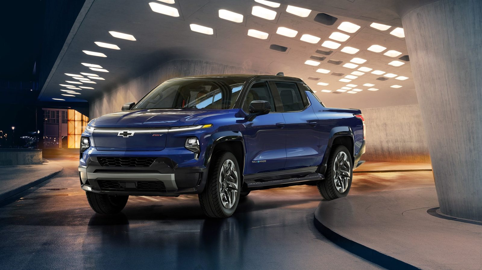 Chevrolet Silverado EV 2024 — главное фото модели, экстерьер, вид спереди 3/4, рынок US
