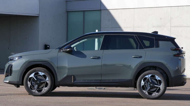 Citroen C5 Aircross Plug-in Hybrid 2025 - exterior, side profile, Europe market