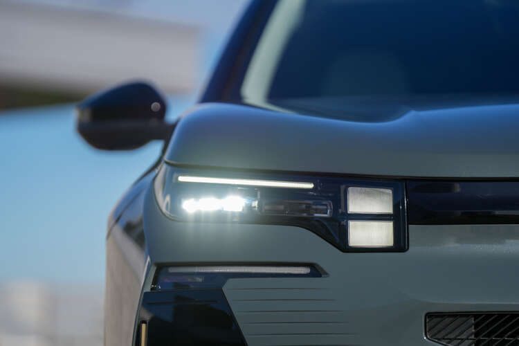 Citroen C5 Aircross Plug-in Hybrid 2025 - exterior, front light detail, Europe market