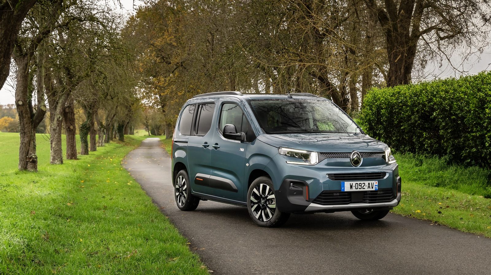 Citroen e-Berlingo 2021 - main model photo, exterior, front three-quarter view, Europe market