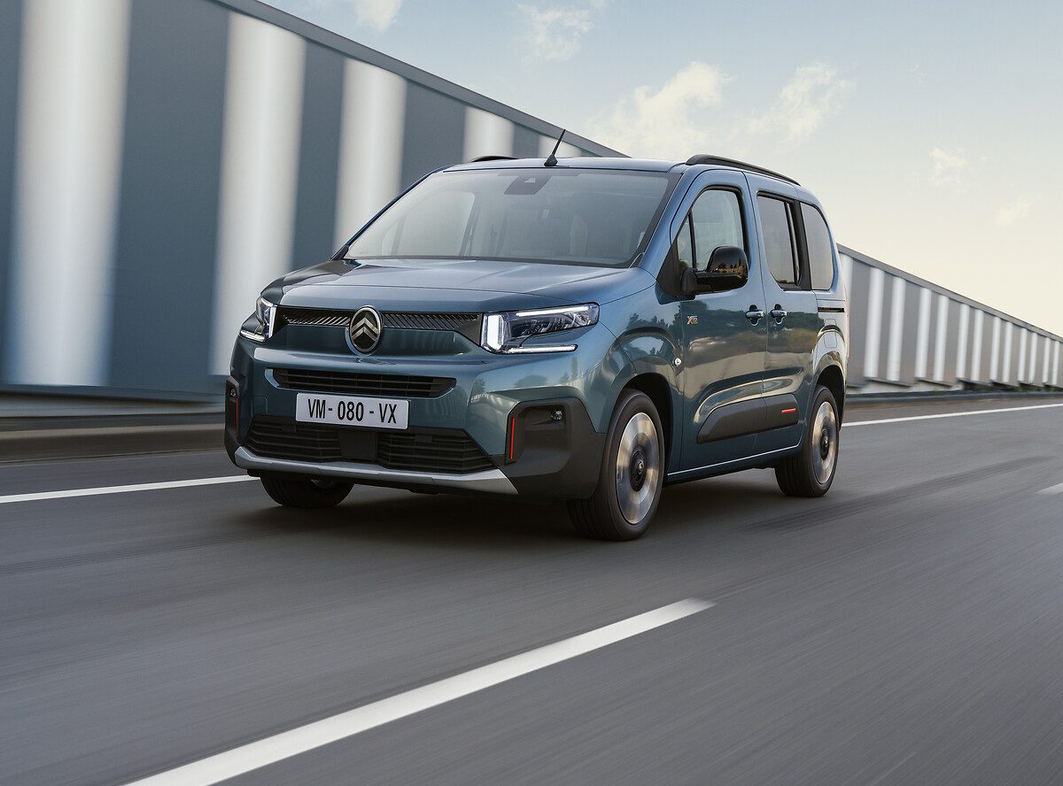 Citroen e-Berlingo 2021 - exterior, front 3q motion, Europe market