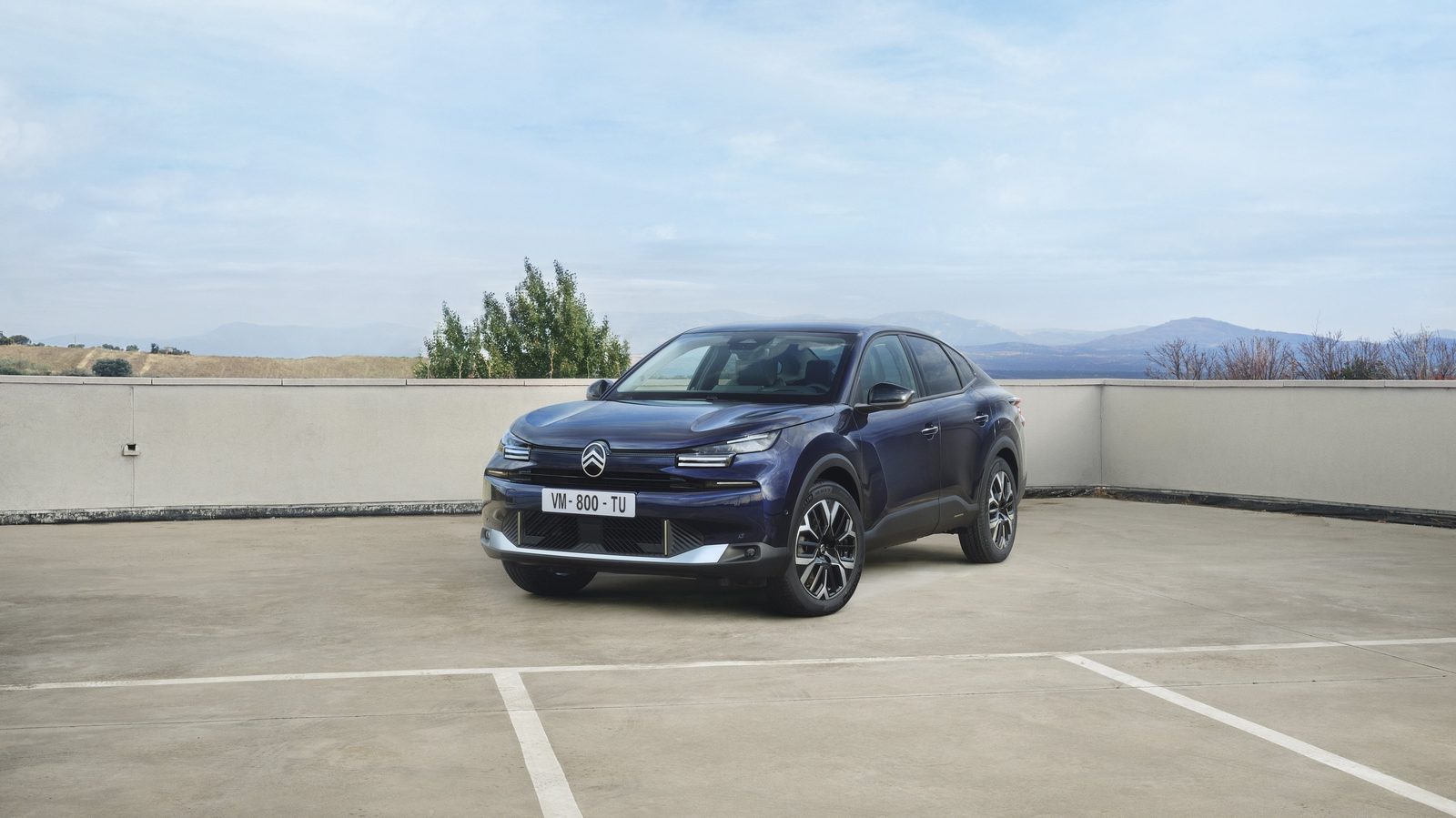 Citroen e-C4 X 2022 - main model photo, exterior, front three-quarter view, Europe market