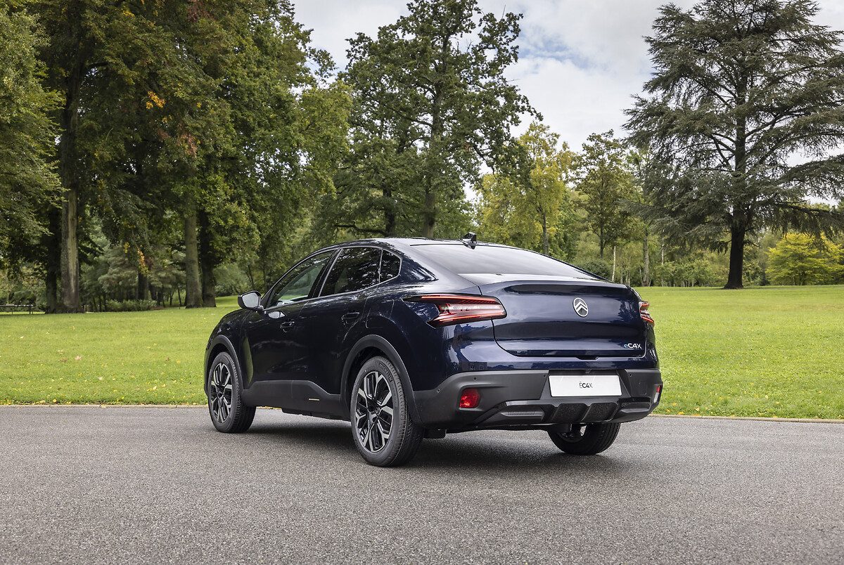 Citroen e-C4 X 2022 - exterior, rear 3q official, Europe market