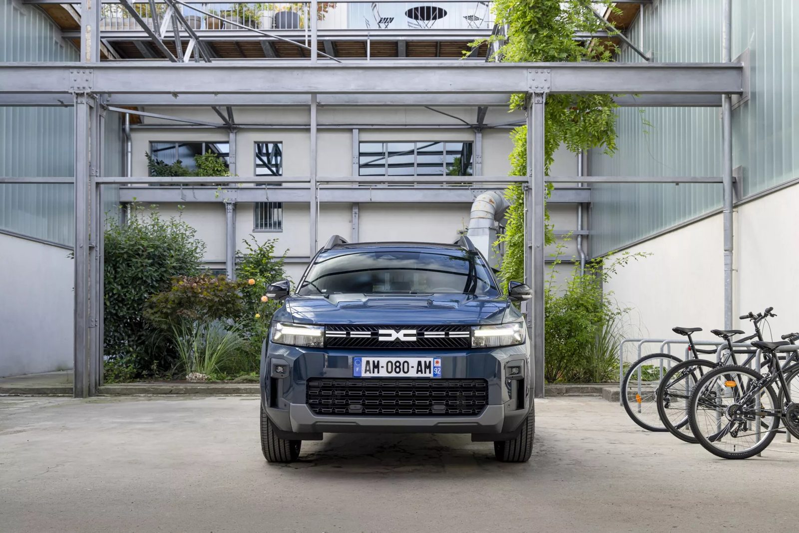 Dacia Bigster Hybrid 2025 - exterior, front view, Europe / official Dacia media market