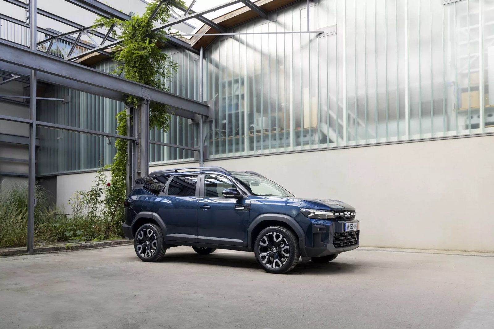 Dacia Bigster Hybrid 2025 - exterior, side view, Europe / official Dacia media market