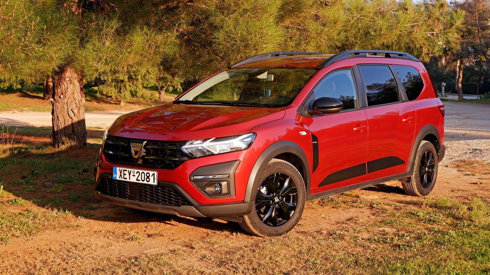 Dacia Jogger Hybrid 2023 - exterior, front three-quarter view, Europe / Dacia Jogger Hybrid reference market