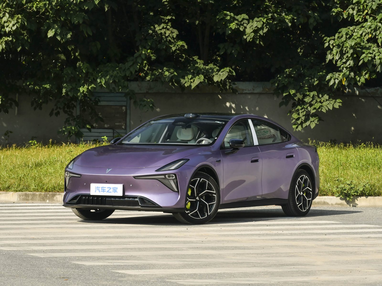 Deepal L06 2027 EV 2026 - main model photo, exterior, front three-quarter view, China market