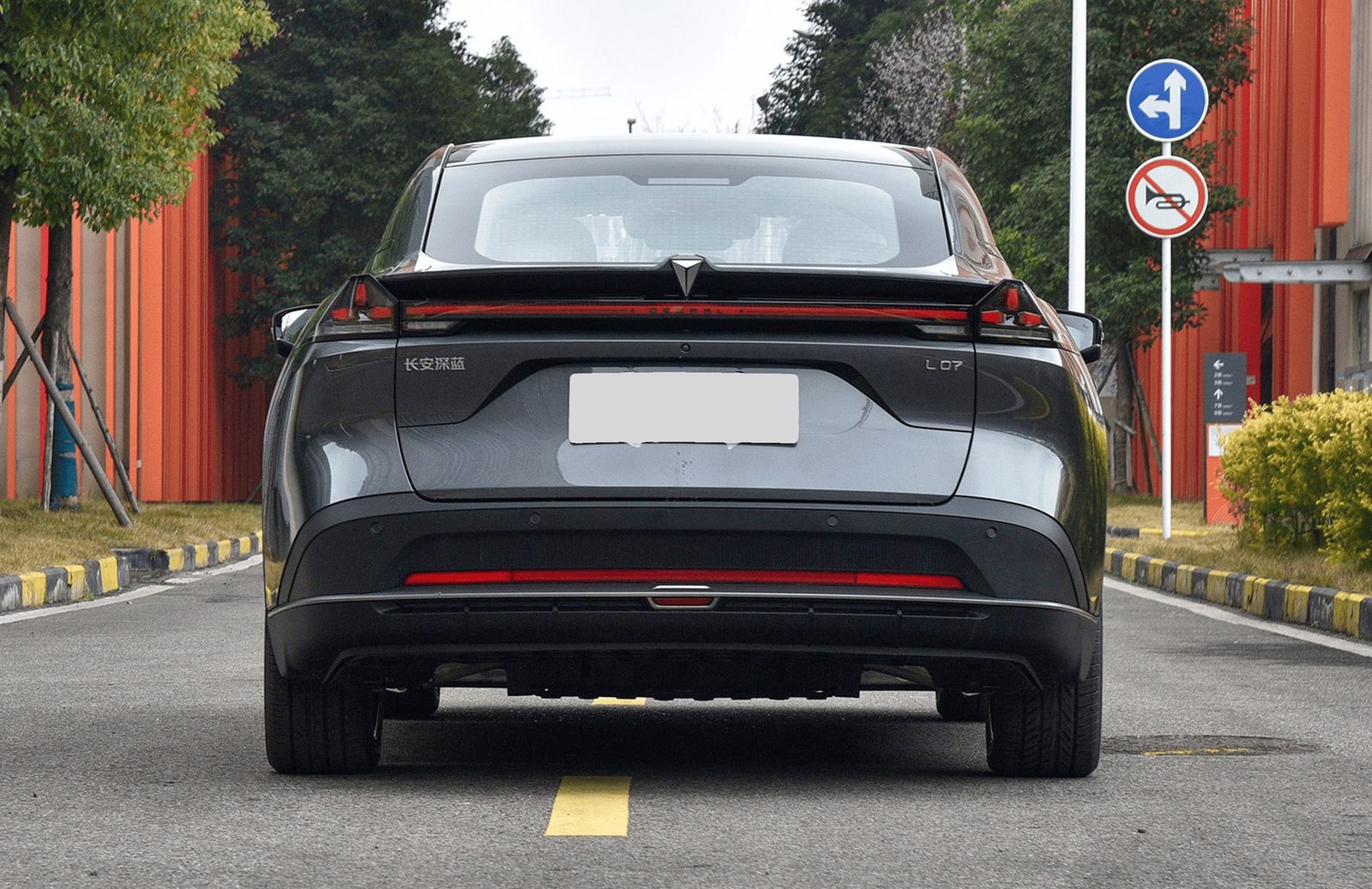 Deepal L07 BEV 2026 - exterior, rear view, China market