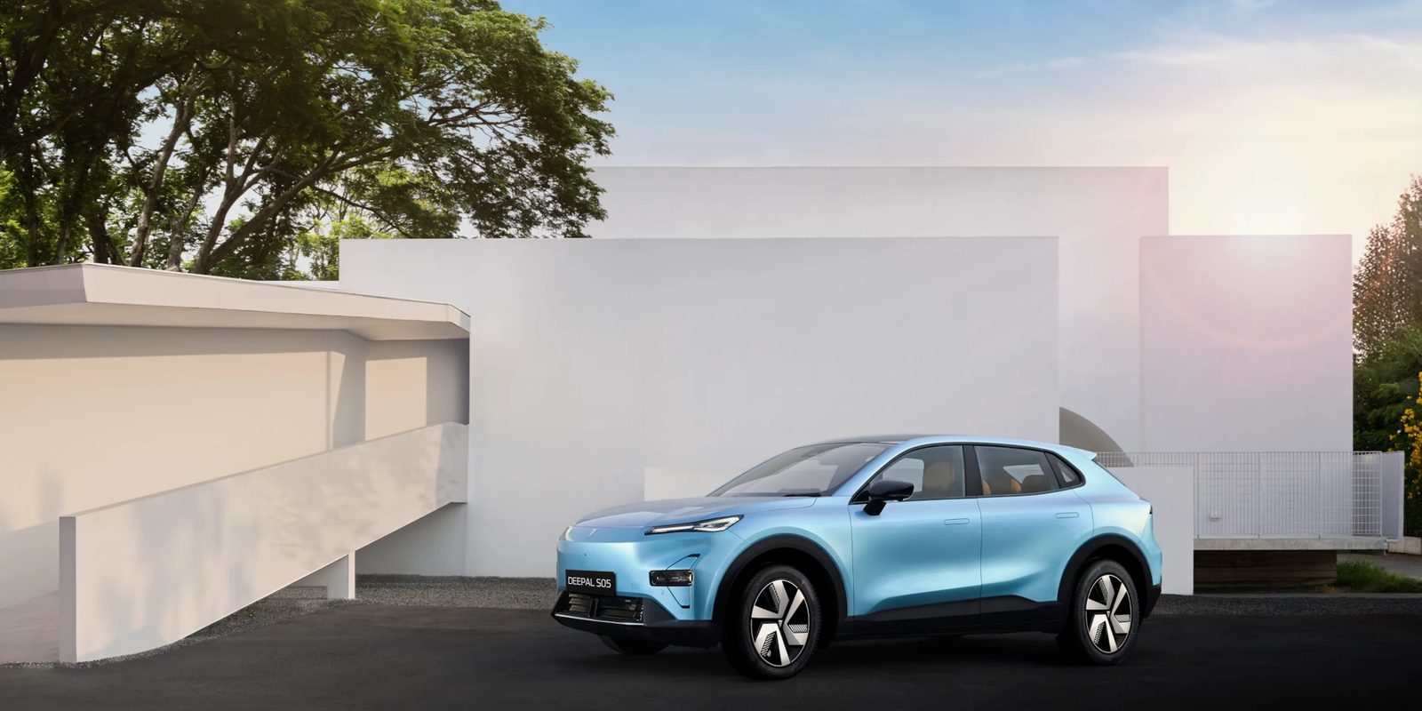 Deepal S05 BEV 2026 - exterior, front three-quarter view, United Kingdom/Europe market