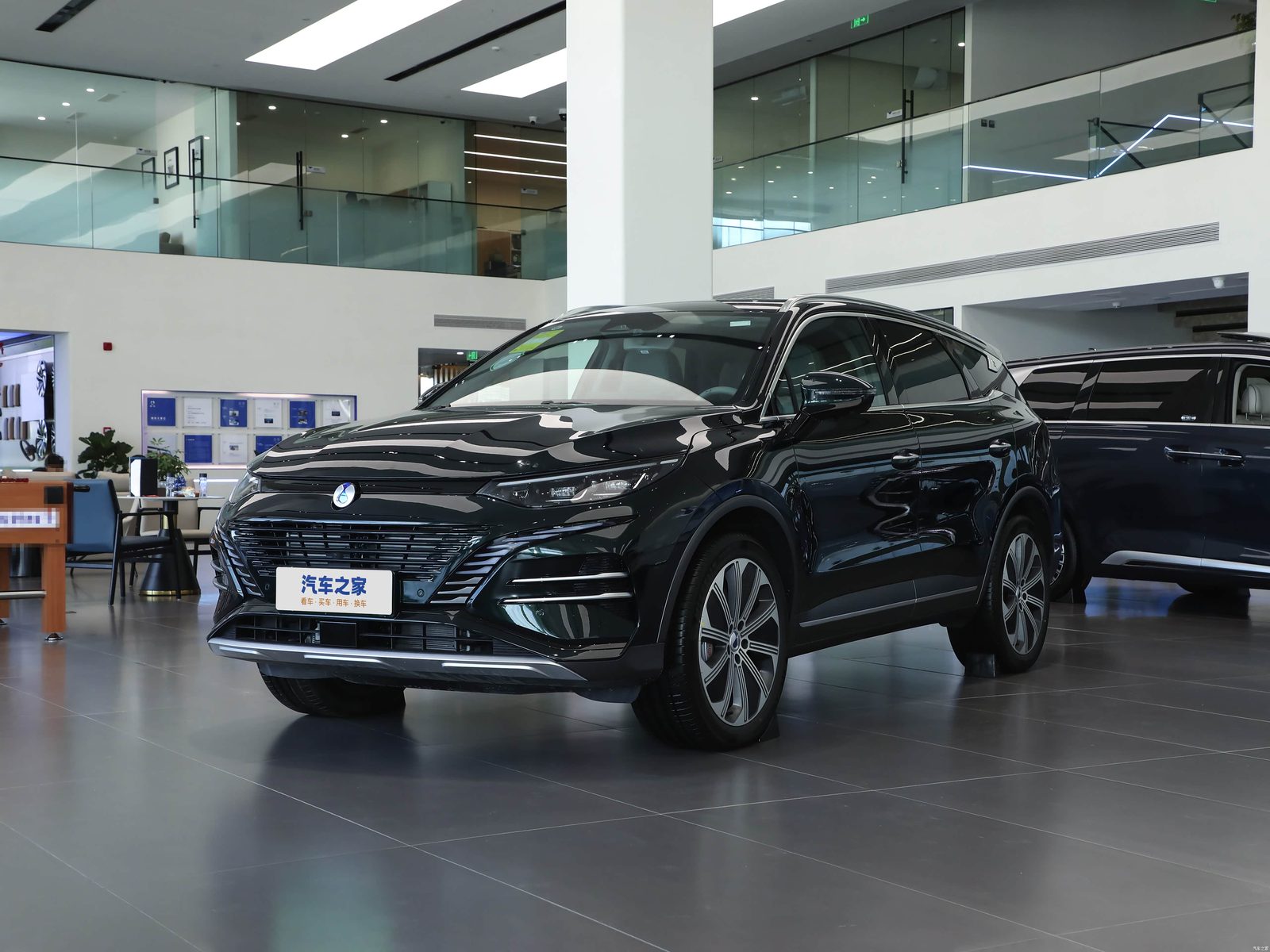Denza N8 2023 - exterior, front three-quarter view, china market