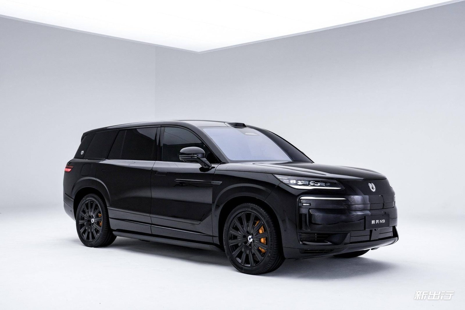 Denza N9 PHEV 2026 — экстерьер, вид спереди 3/4, рынок CN