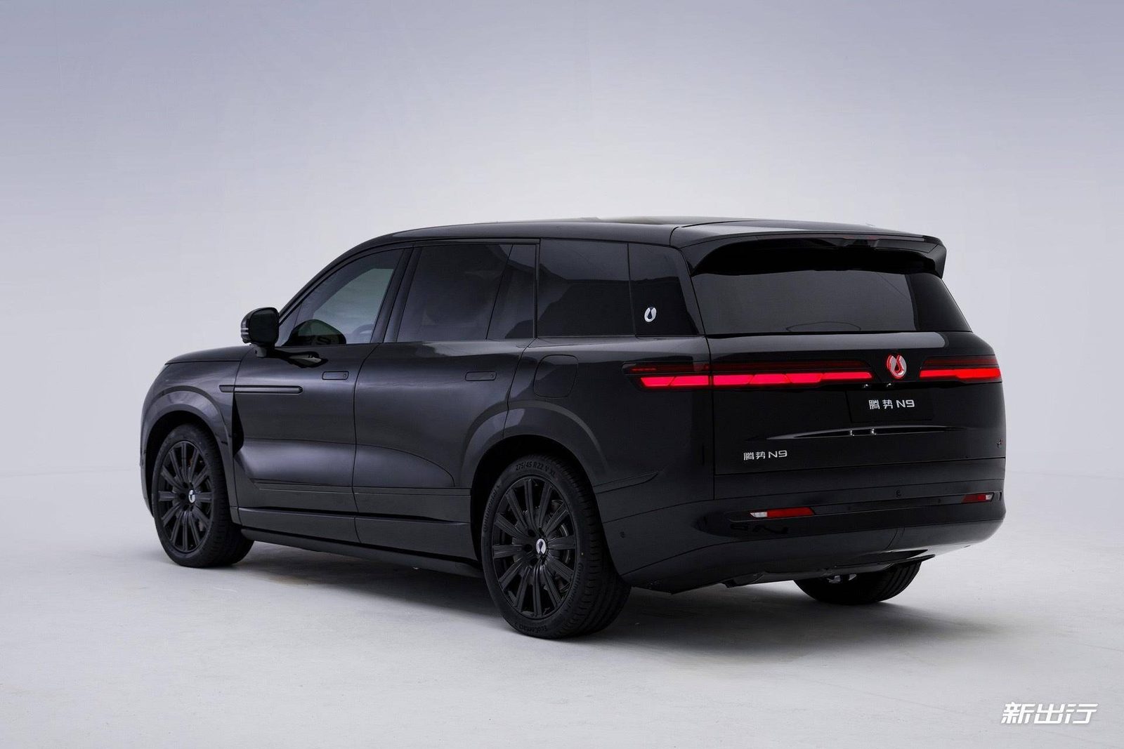 Denza N9 PHEV 2026 — экстерьер, вид сзади 3/4, рынок CN