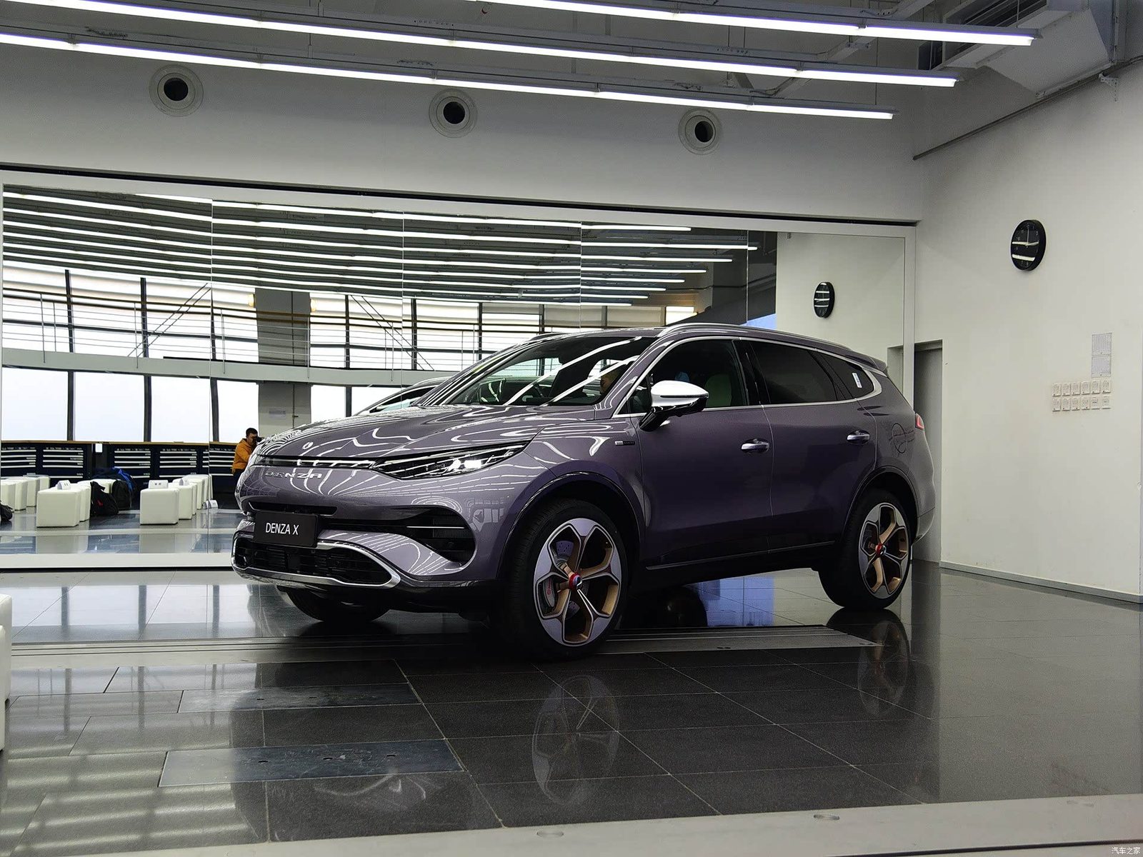 Denza X 2020 - exterior, rear three-quarter view, china market