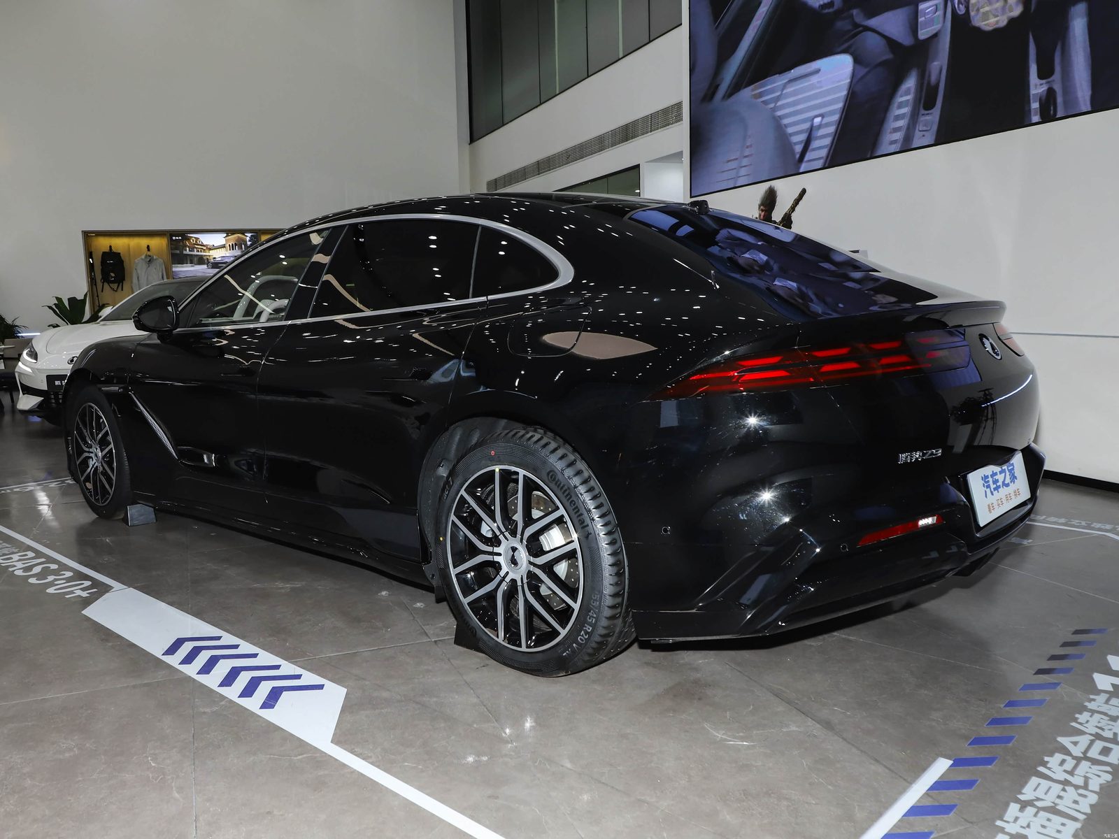 Denza Z9 EV 2024 - exterior, rear three-quarter view, China market