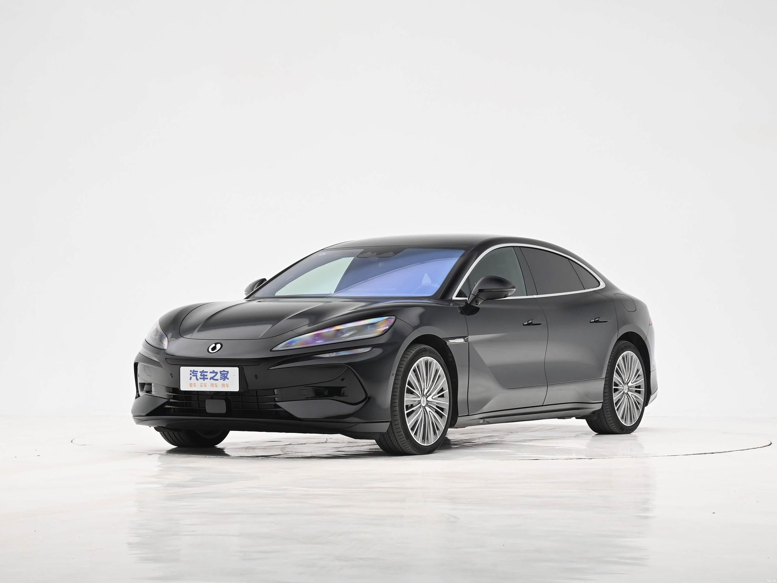 Denza Z9 PHEV 2024 - main model photo, exterior, front three-quarter view, China market