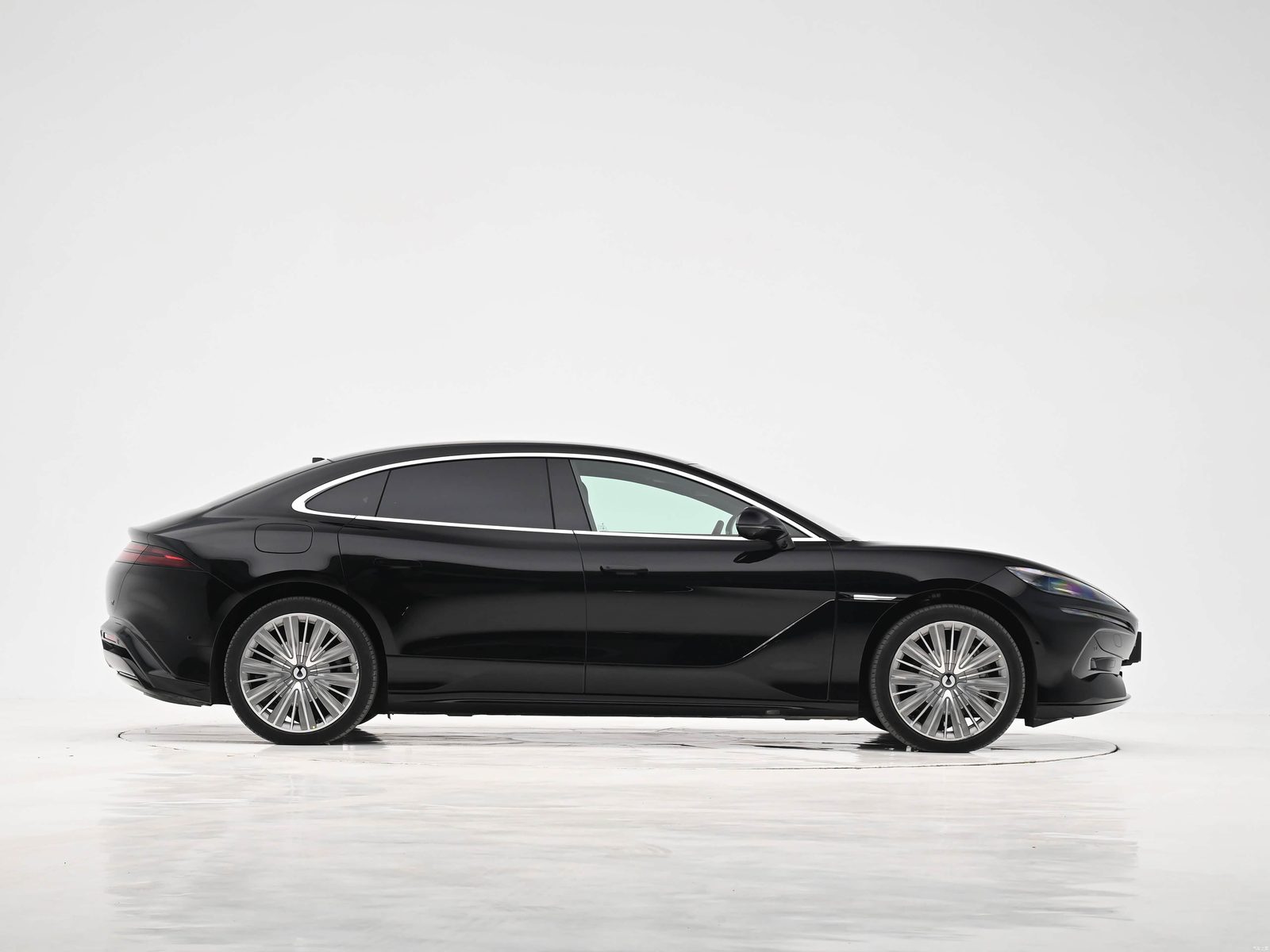 Denza Z9 PHEV 2024 - exterior, side opposite, China market