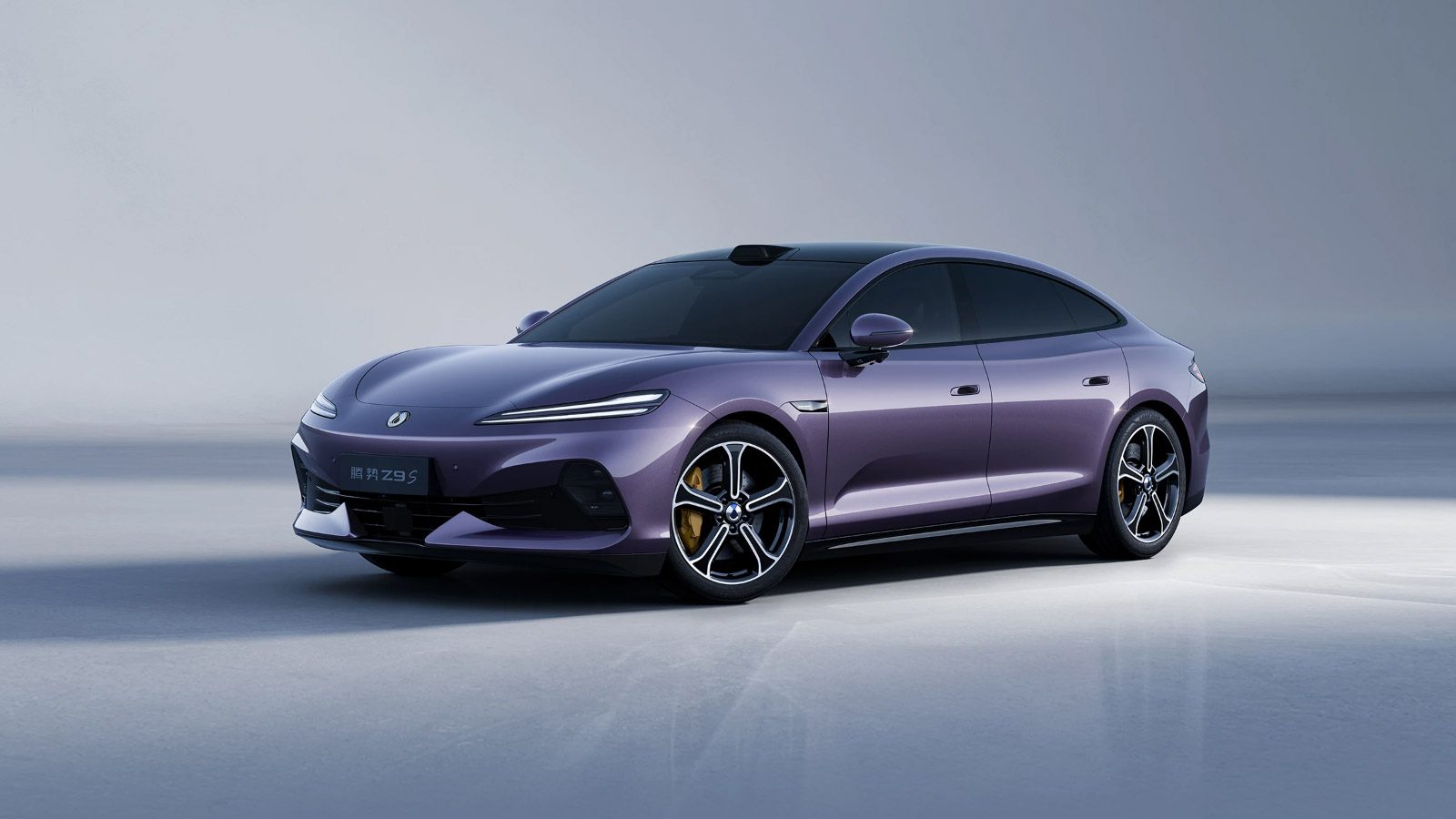 Denza Z9S EV 2026 - exterior, front three quarter studio, China pre-sale market