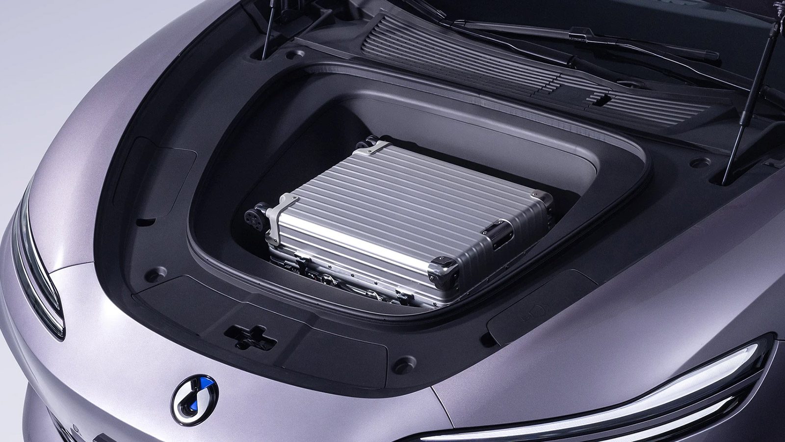 Denza Z9S EV 2026 - exterior, open frunk detail, China pre-sale market