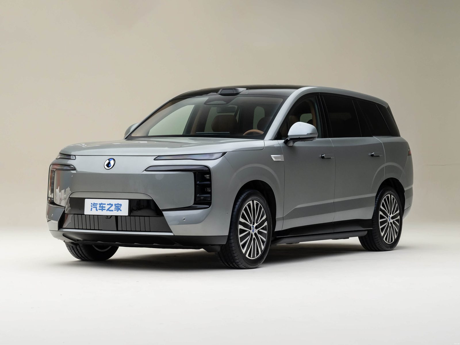 Denza N8L EV - main model photo, exterior, front three-quarter view, China market