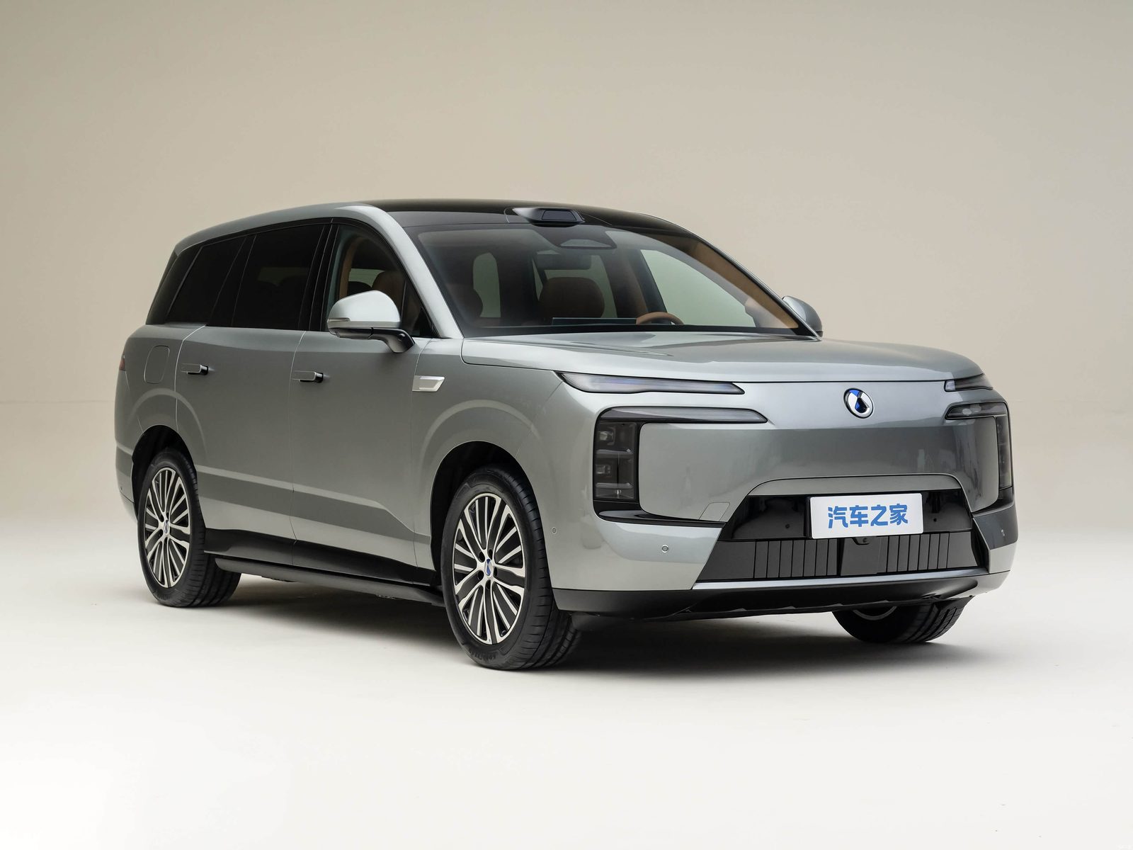 Denza N8L EV - exterior, front three quarter opposite, China market
