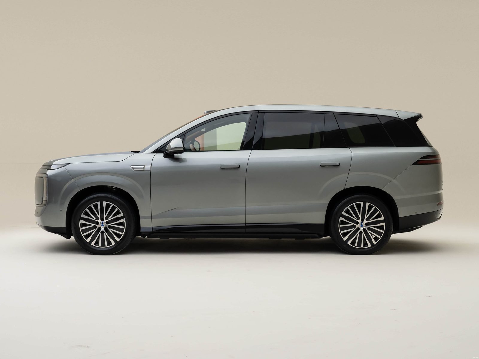 Denza N8L EV - exterior, side profile, China market