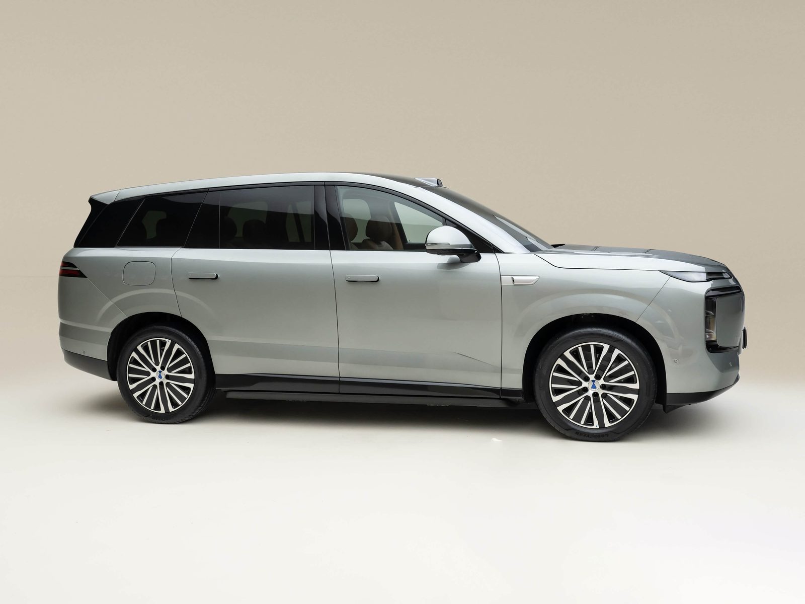 Denza N8L EV - exterior, side profile opposite, China market