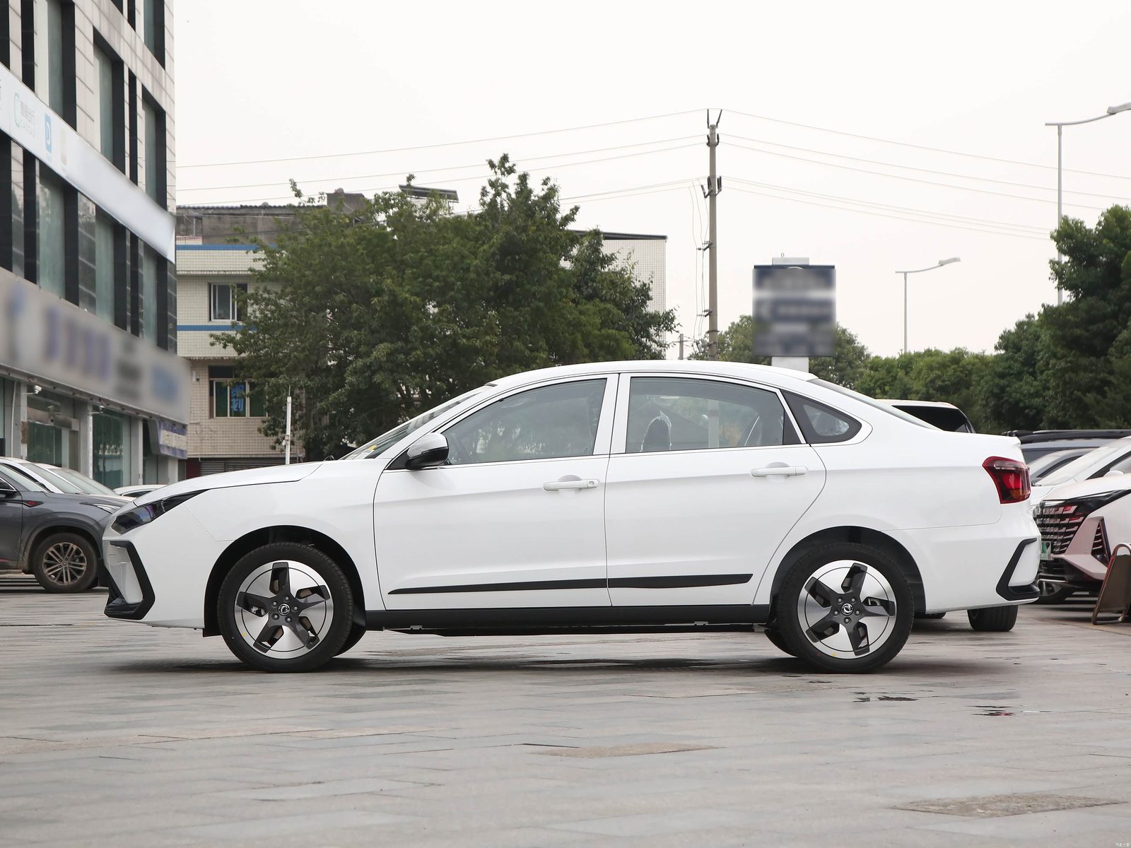 Dongfeng Aeolus E70 2017 - exterior, side view, China fleet / taxi market