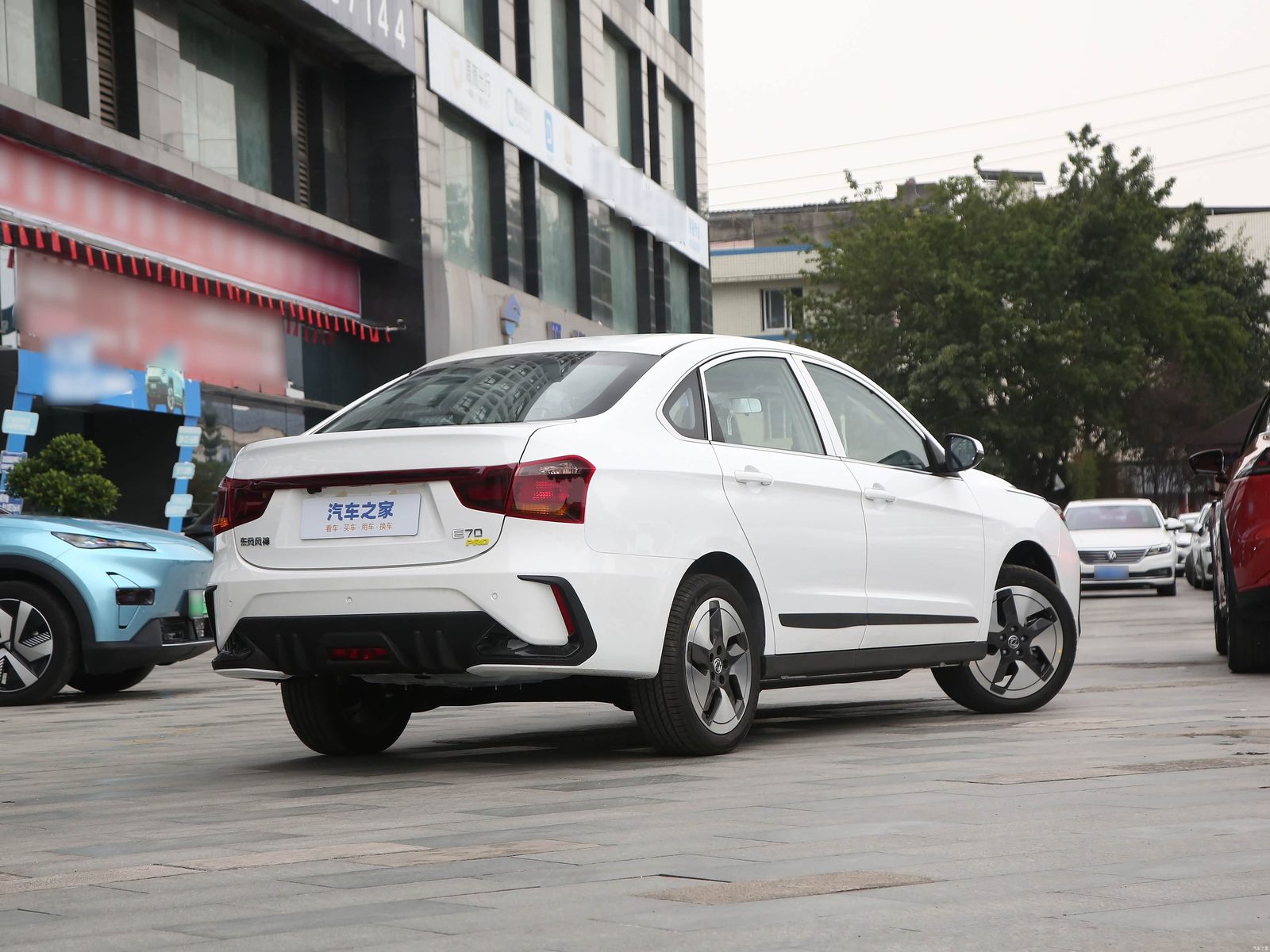 Dongfeng Aeolus E70 2017 - exterior, rear 3q right, China fleet / taxi market