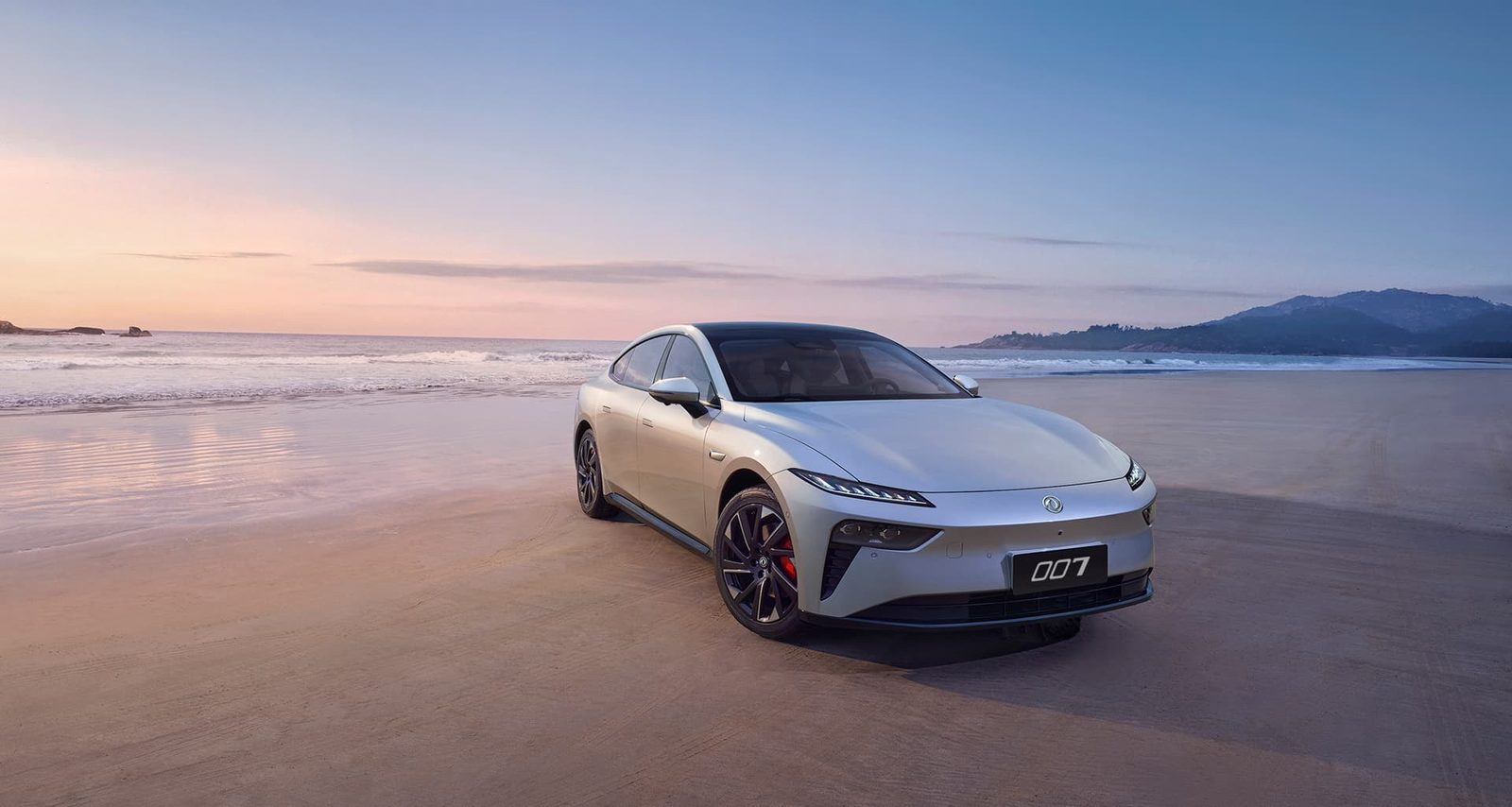 Dongfeng eπ 007 EREV 2026 — экстерьер, front 3q beach, рынок China / export official