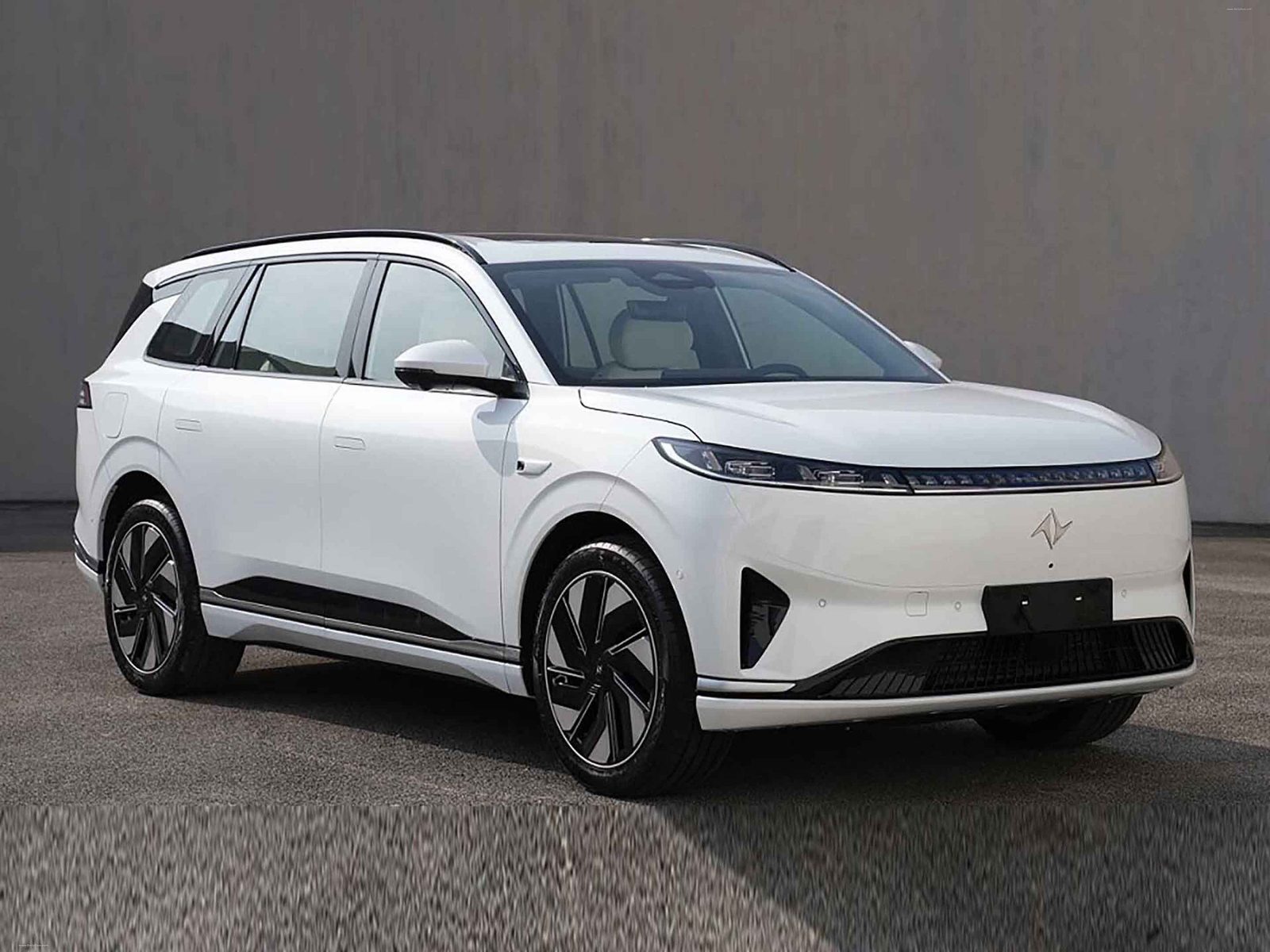Dongfeng eπ 008 EREV 2024 — экстерьер, front 3q alt, рынок internal_mvp
