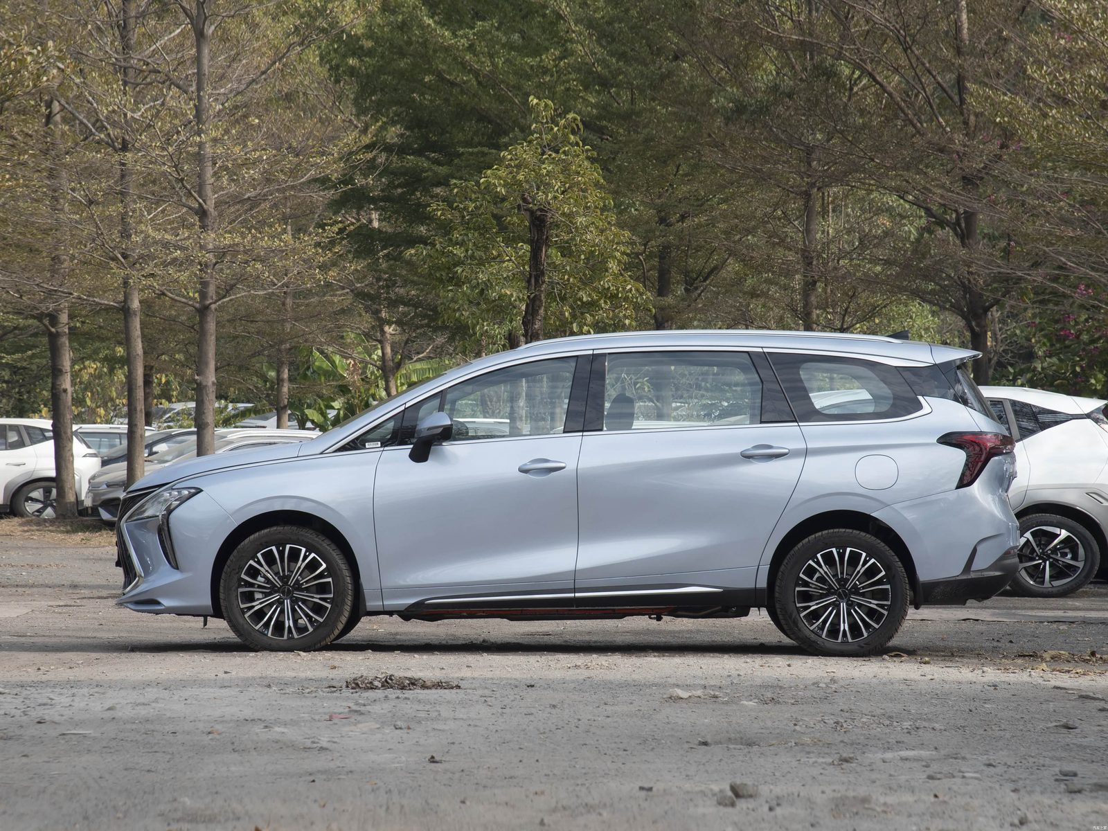 Dongfeng Forthing U-Tour PHEV 2025 - exterior, side view, China market