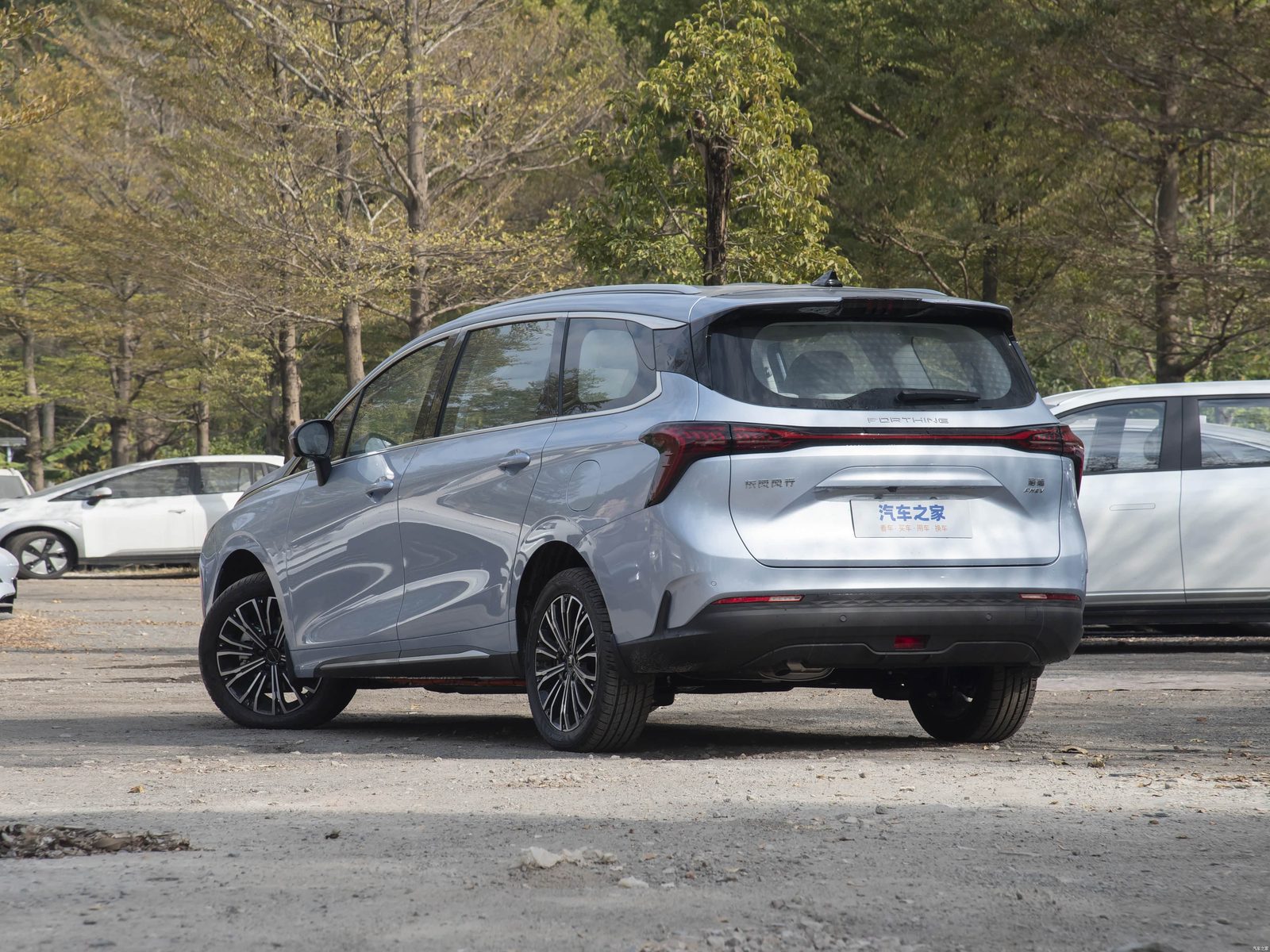 Dongfeng Forthing U-Tour PHEV 2025 - exterior, rear three-quarter view, China market