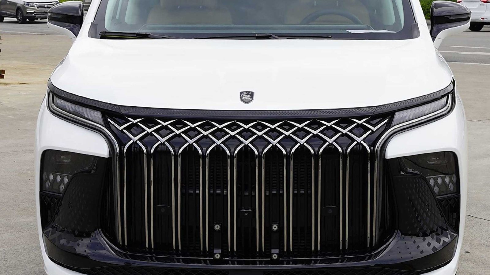 Dongfeng Forthing Xinghai V9 PHEV 2026 - exterior, front grille detail, china market