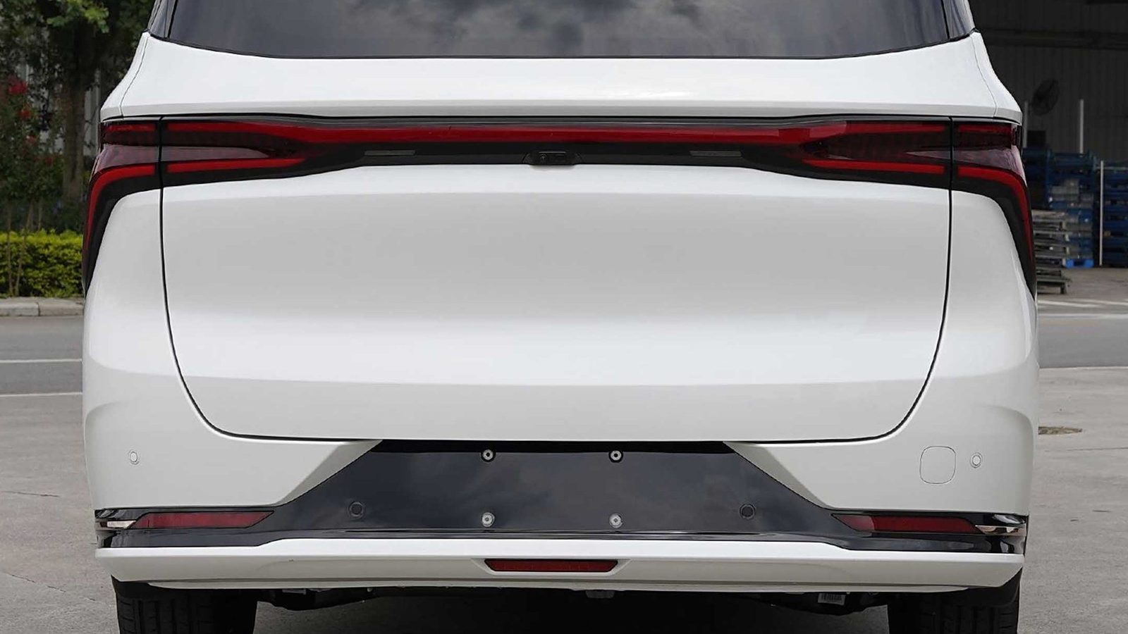 Dongfeng Forthing Xinghai V9 PHEV 2026 - exterior, rear lamp detail, china market