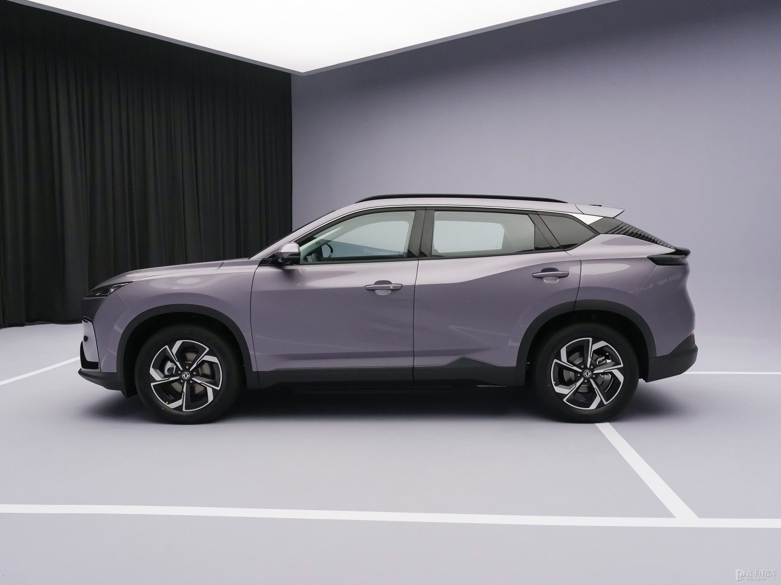 Dongfeng Fengshen L8Y EV - exterior, side profile, China market